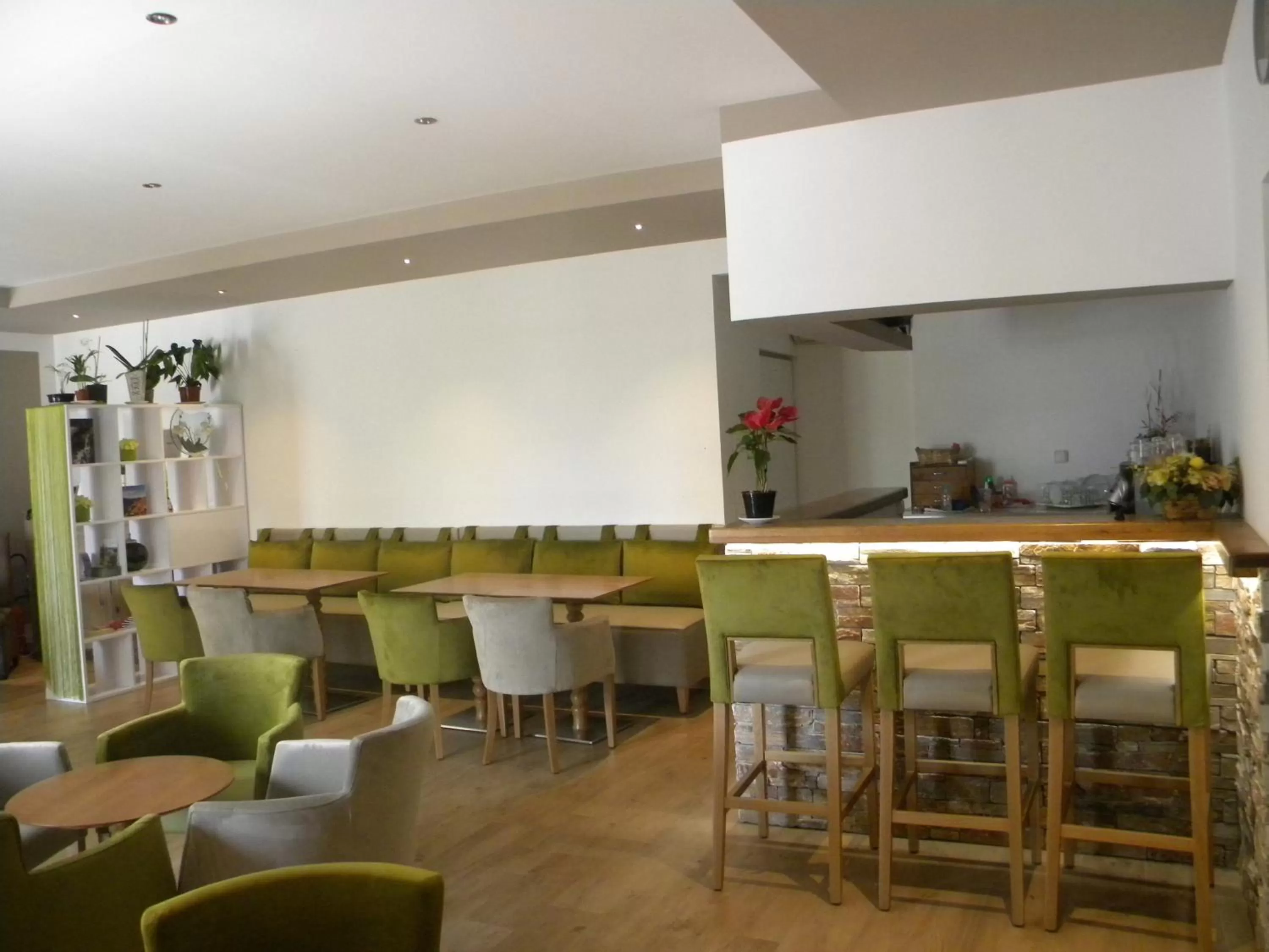 Lounge or bar in Auberge les Oliviers