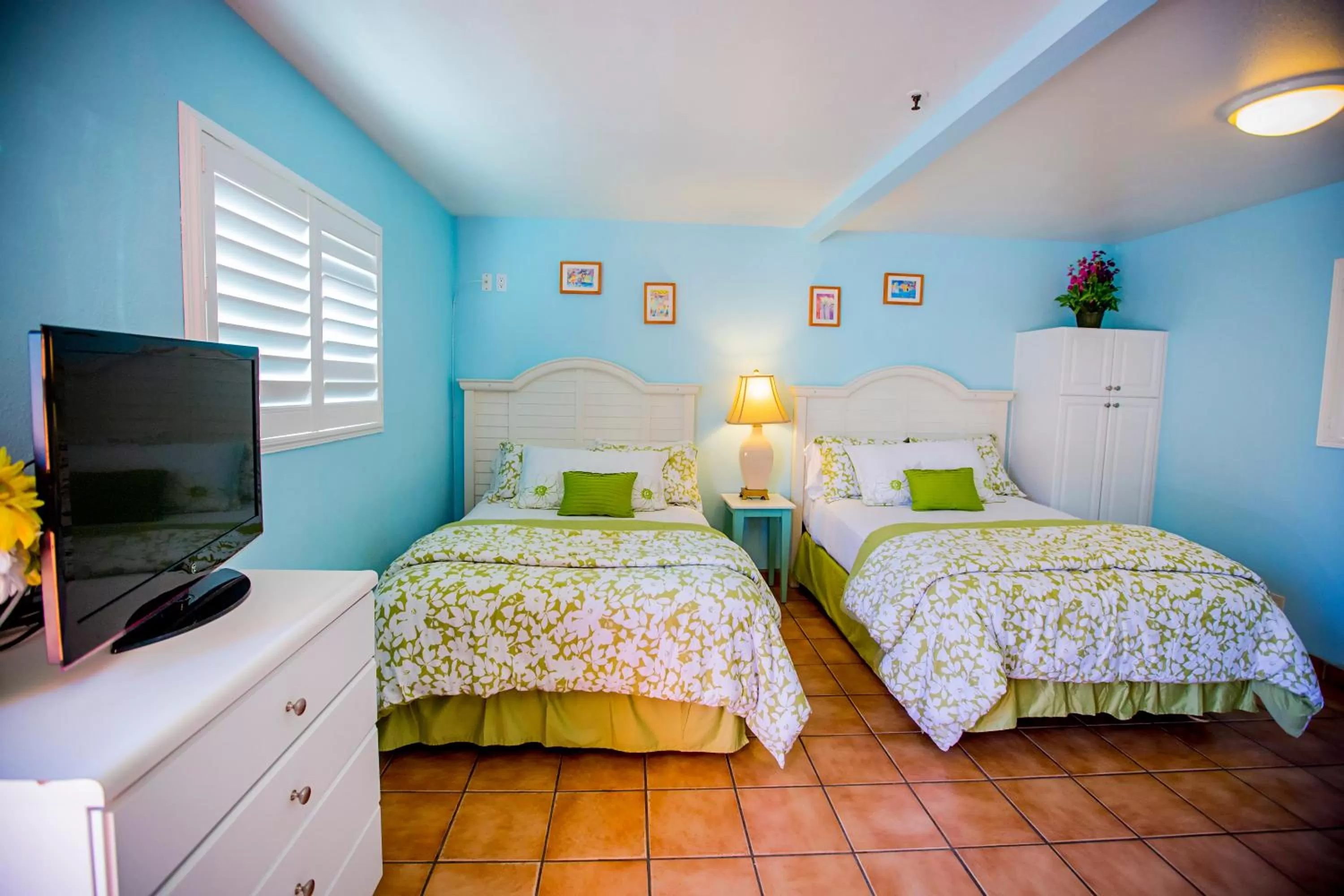 Bed in Leucadia Beach Inn
