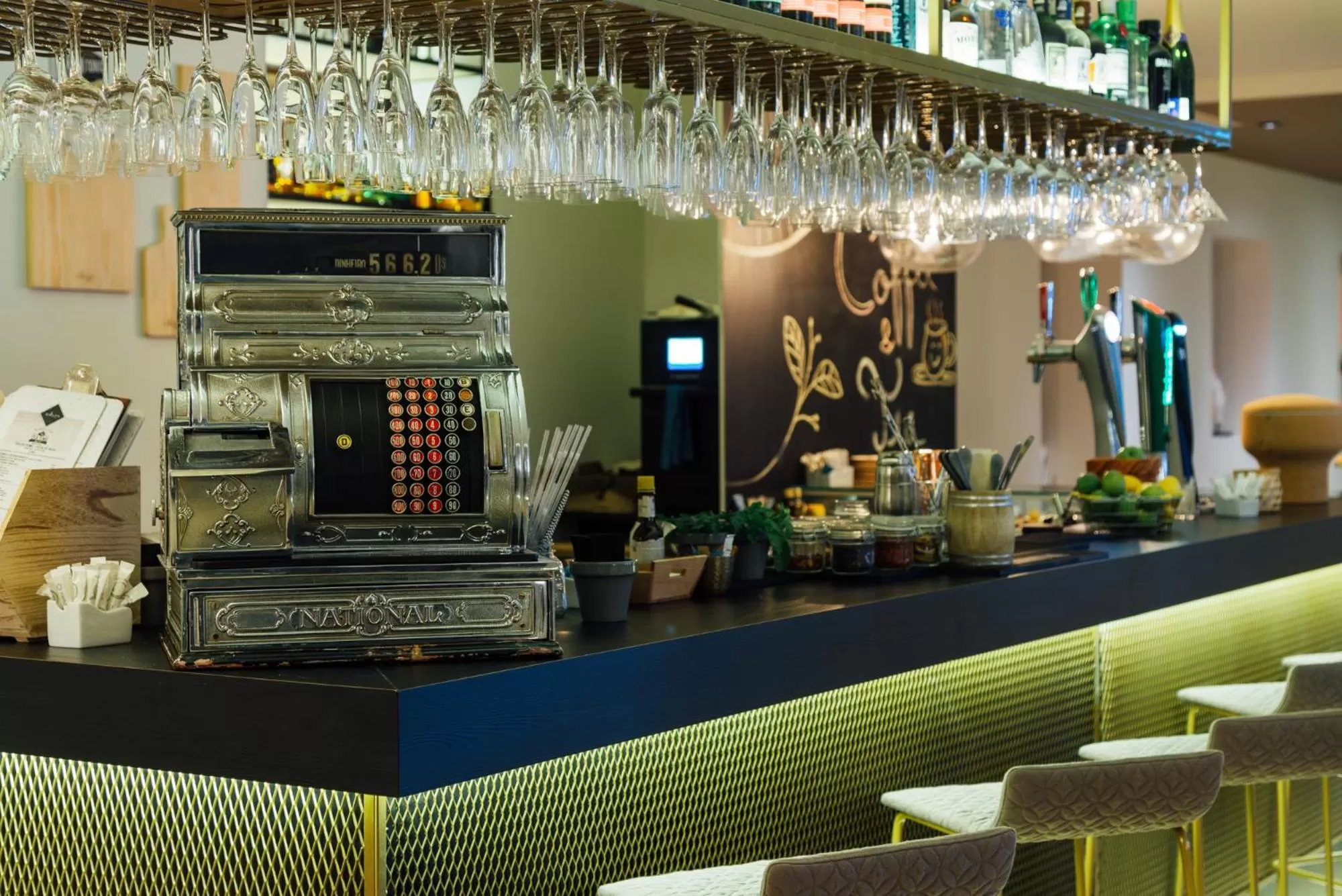 Restaurant/places to eat in Mercure Porto Centro Santa Catarina