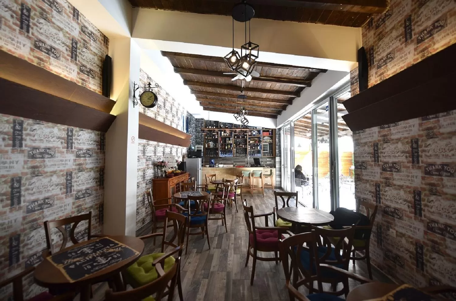 Villa Nina Hotel & Lounge bar