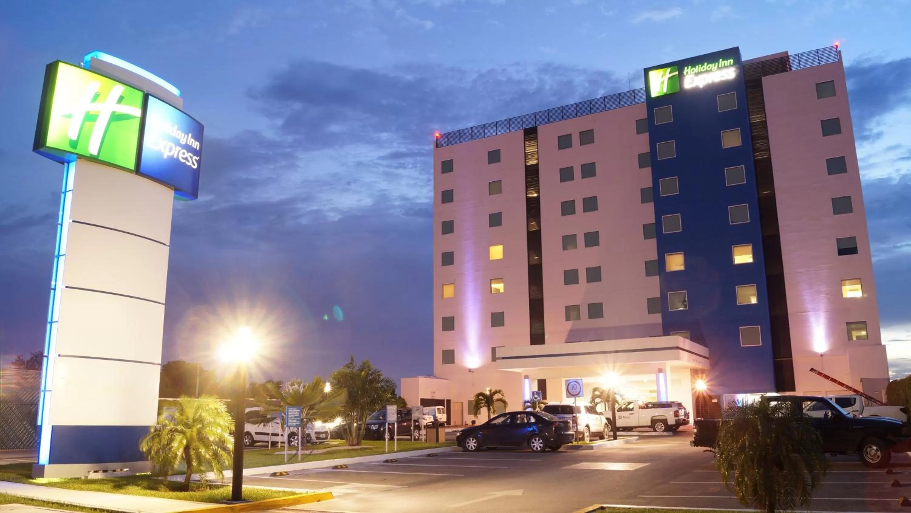 Property building in Holiday Inn Express Mérida by IHG
