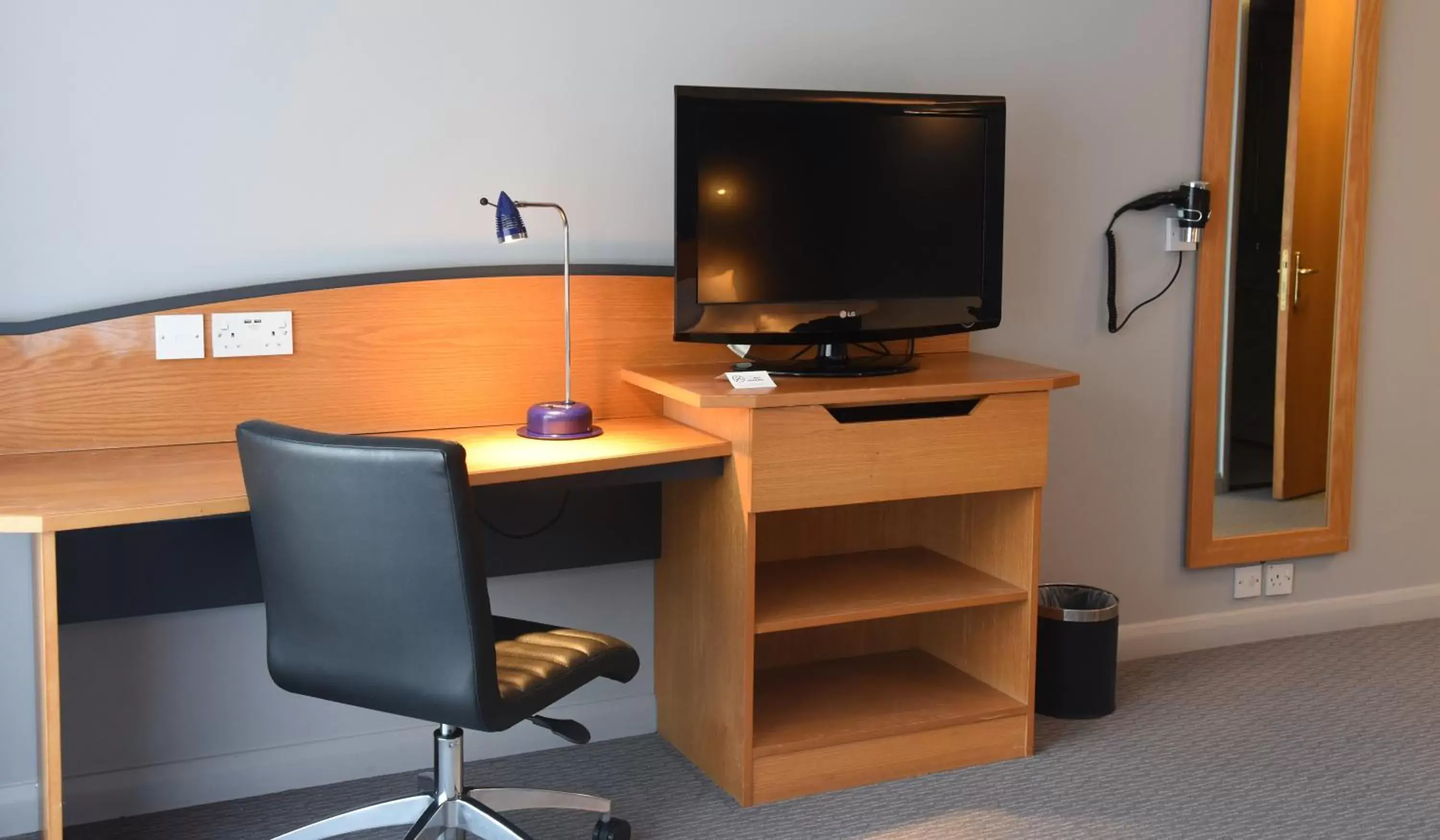 Standard Double Room with Sofa Bed and Free Hot Breakfast in Holiday Inn Express Liverpool-Albert Dock by IHG Standard Double Room with Sofa Bed and Free Hot Breakfast in Holiday Inn Express Liverpool-Albert Dock by IHG