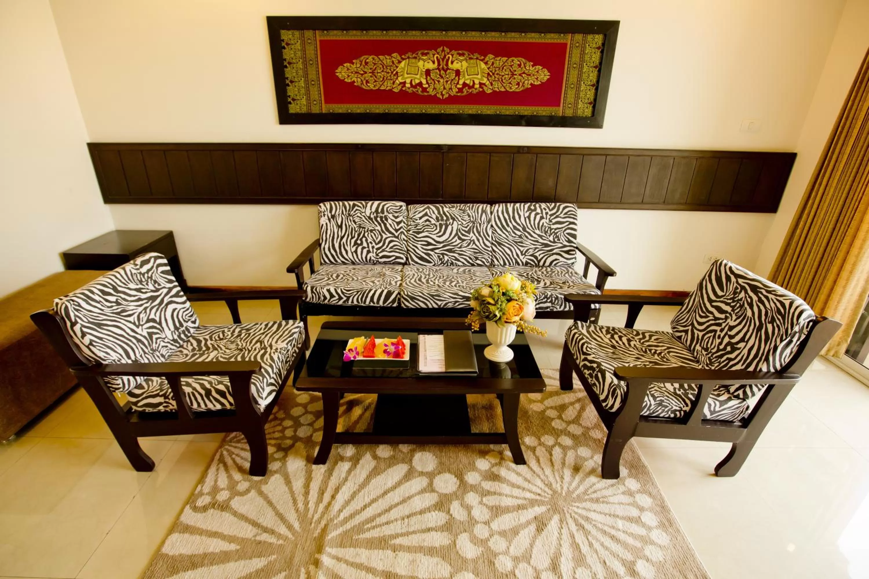 Lobby or reception in Sinsuvarn Airport Suite Hotel