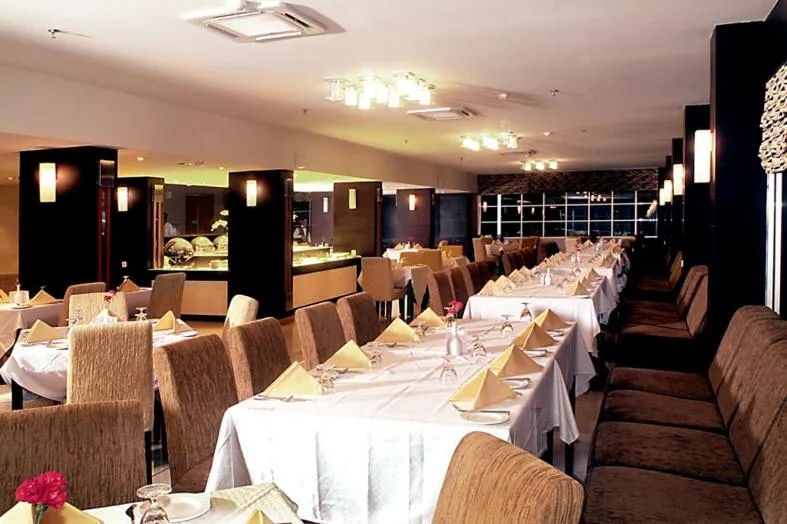 Restaurant/places to eat in Serela Riau by KAGUM Hotels