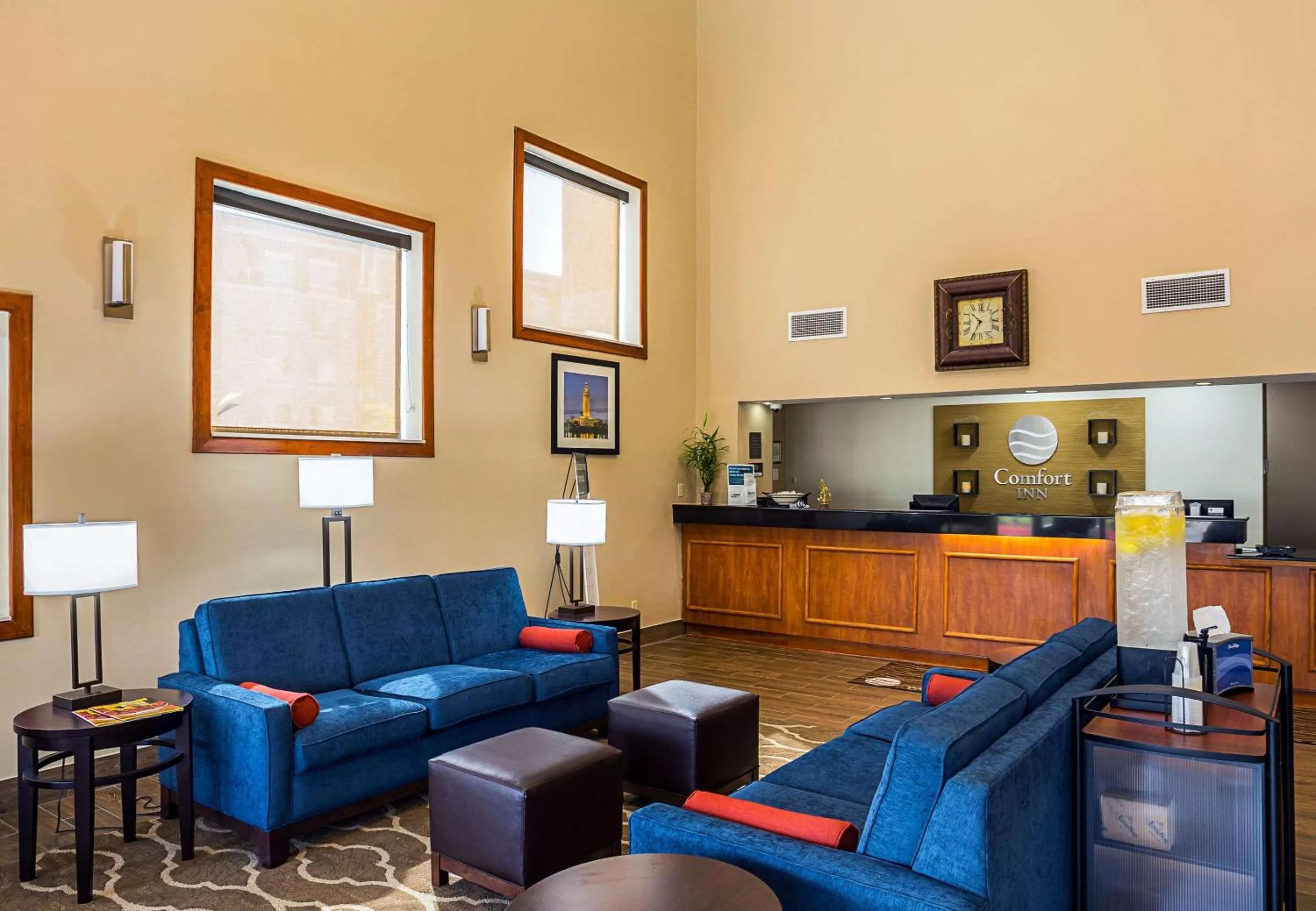 Lobby or reception in Comfort Inn University Area