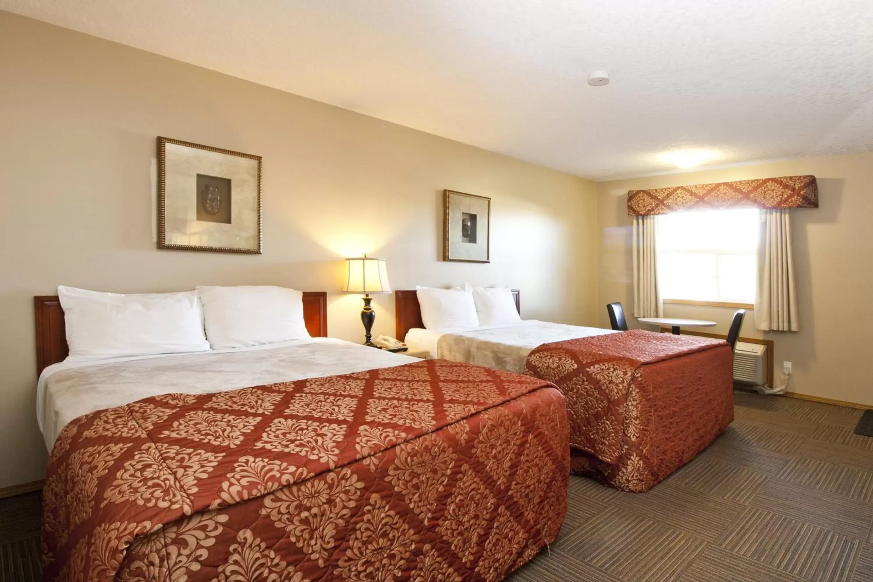 Standard Queen Room with Two Queen Beds in Bow River Inn Standard Queen Room with Two Queen Beds in Bow River Inn