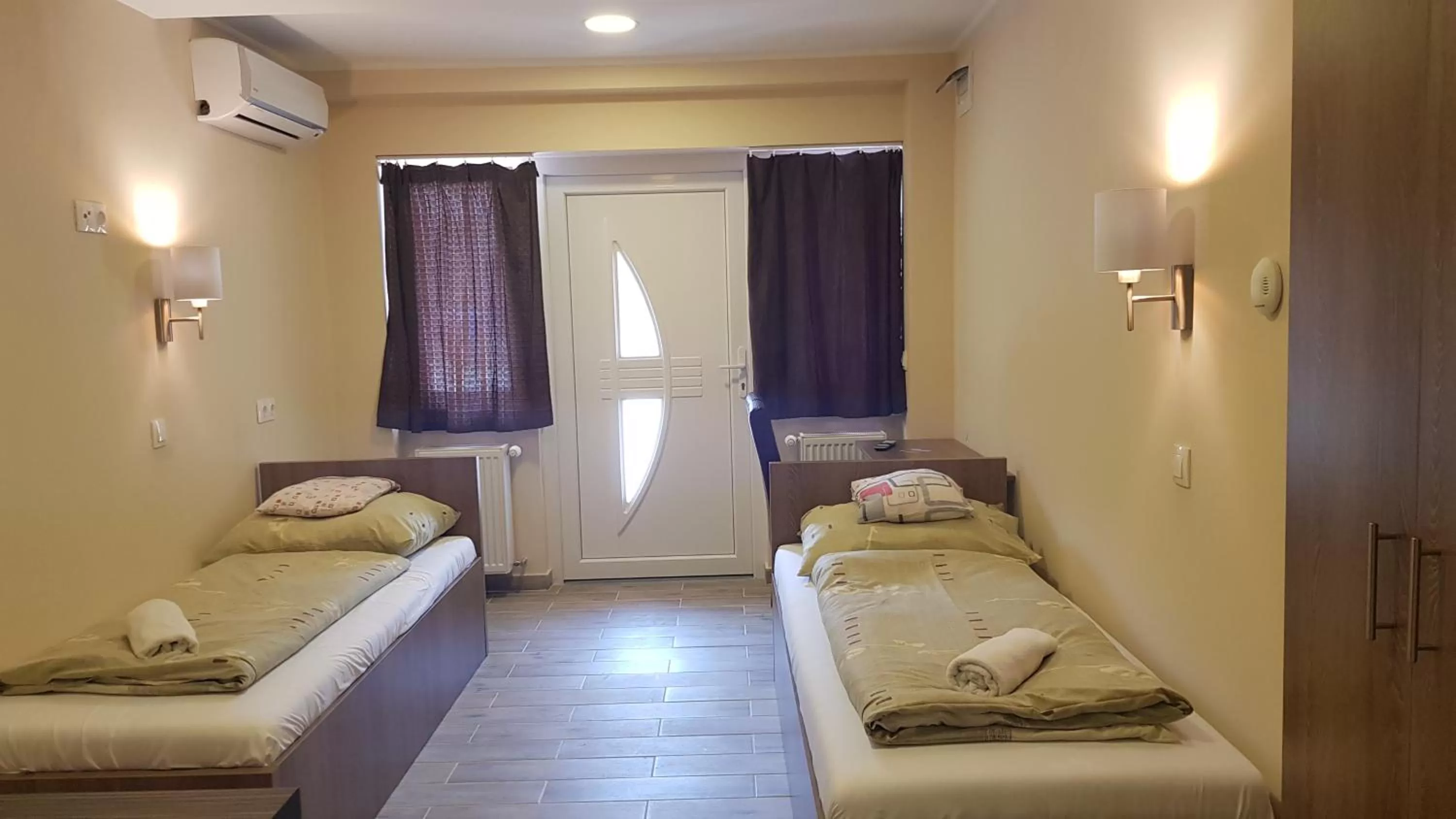 Bed in Central Panzió Gyula