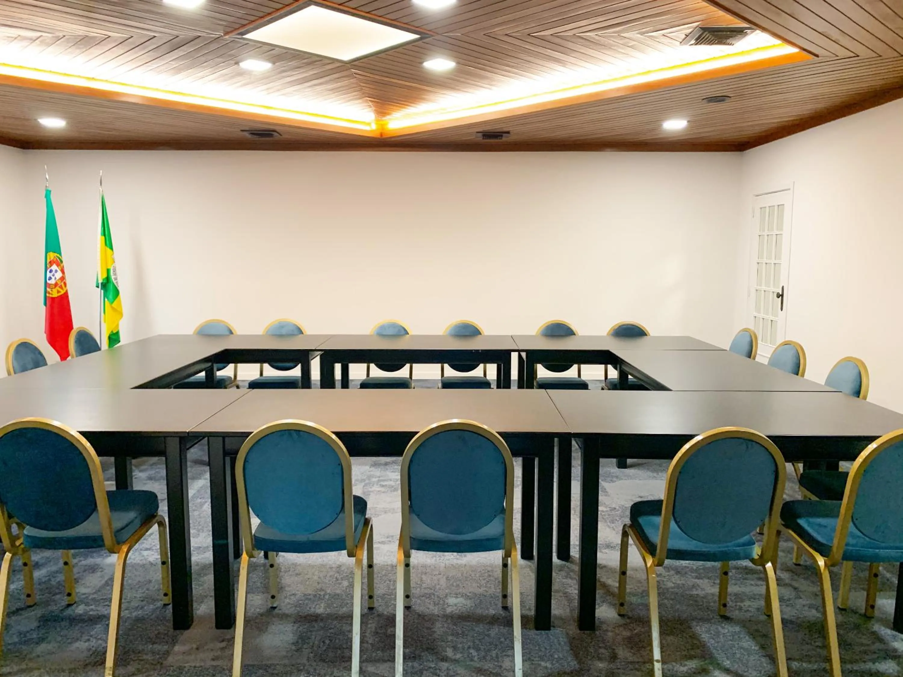 Business facilities in Hotel Moutados