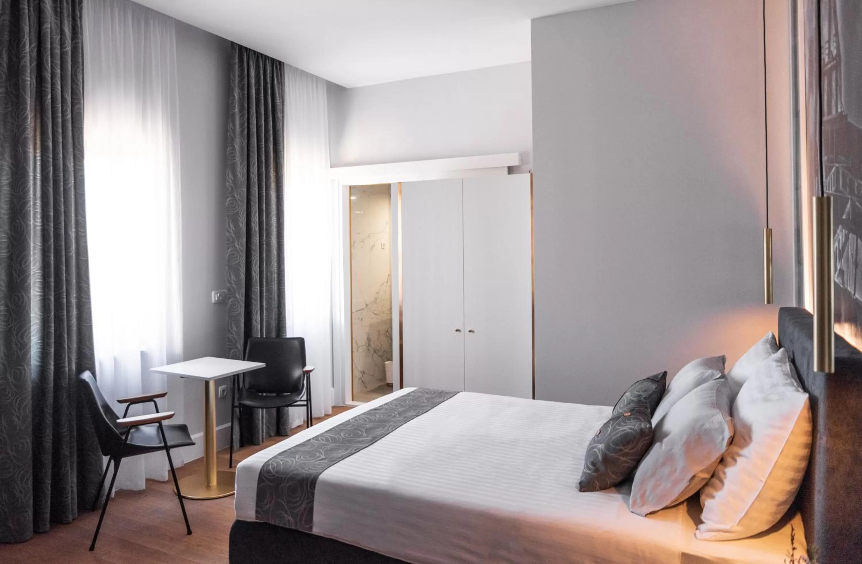 Photo of the whole room, Bed in La Loggia