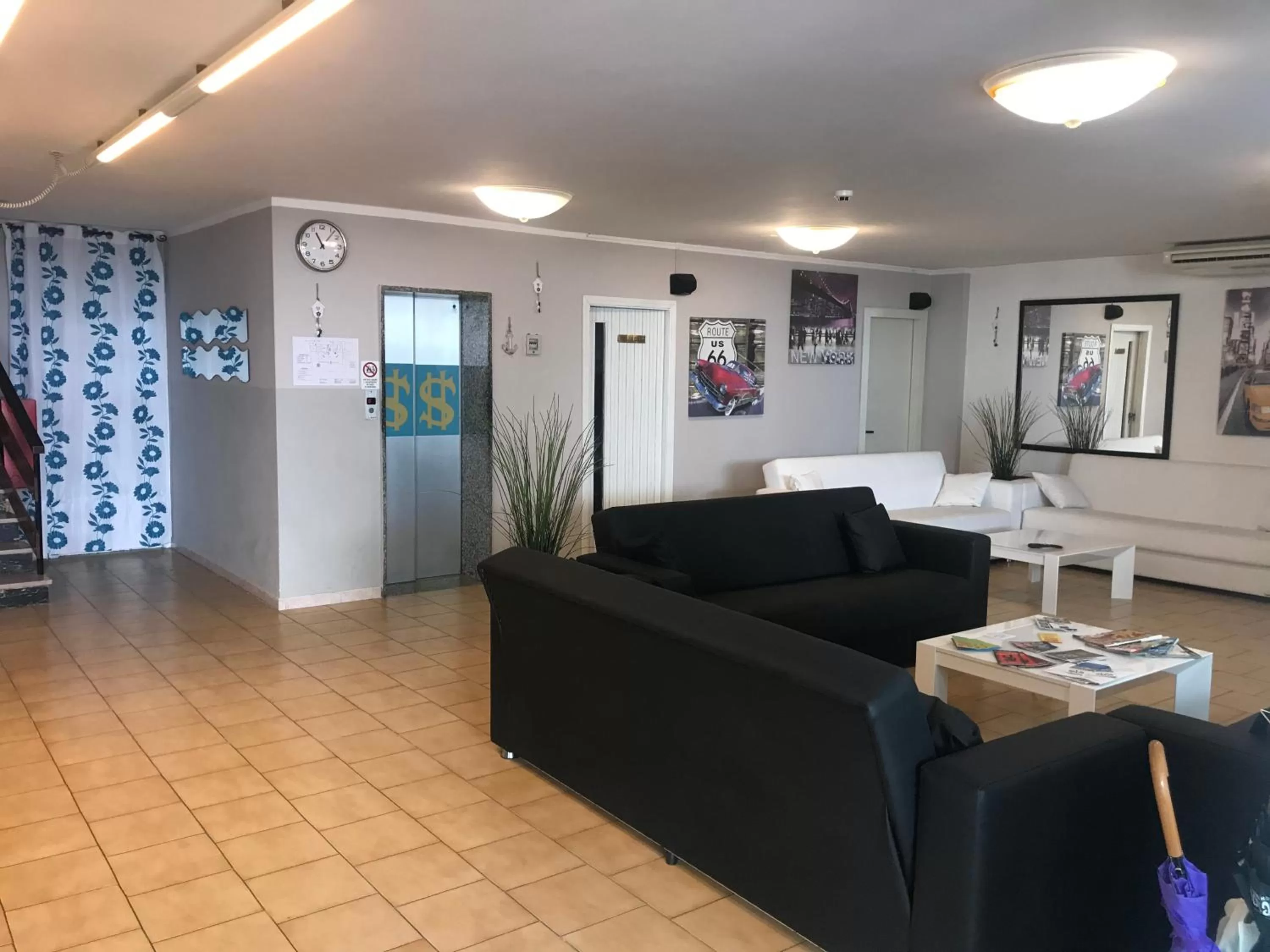 Communal lounge/ TV room in Hotel Sant'Angelo