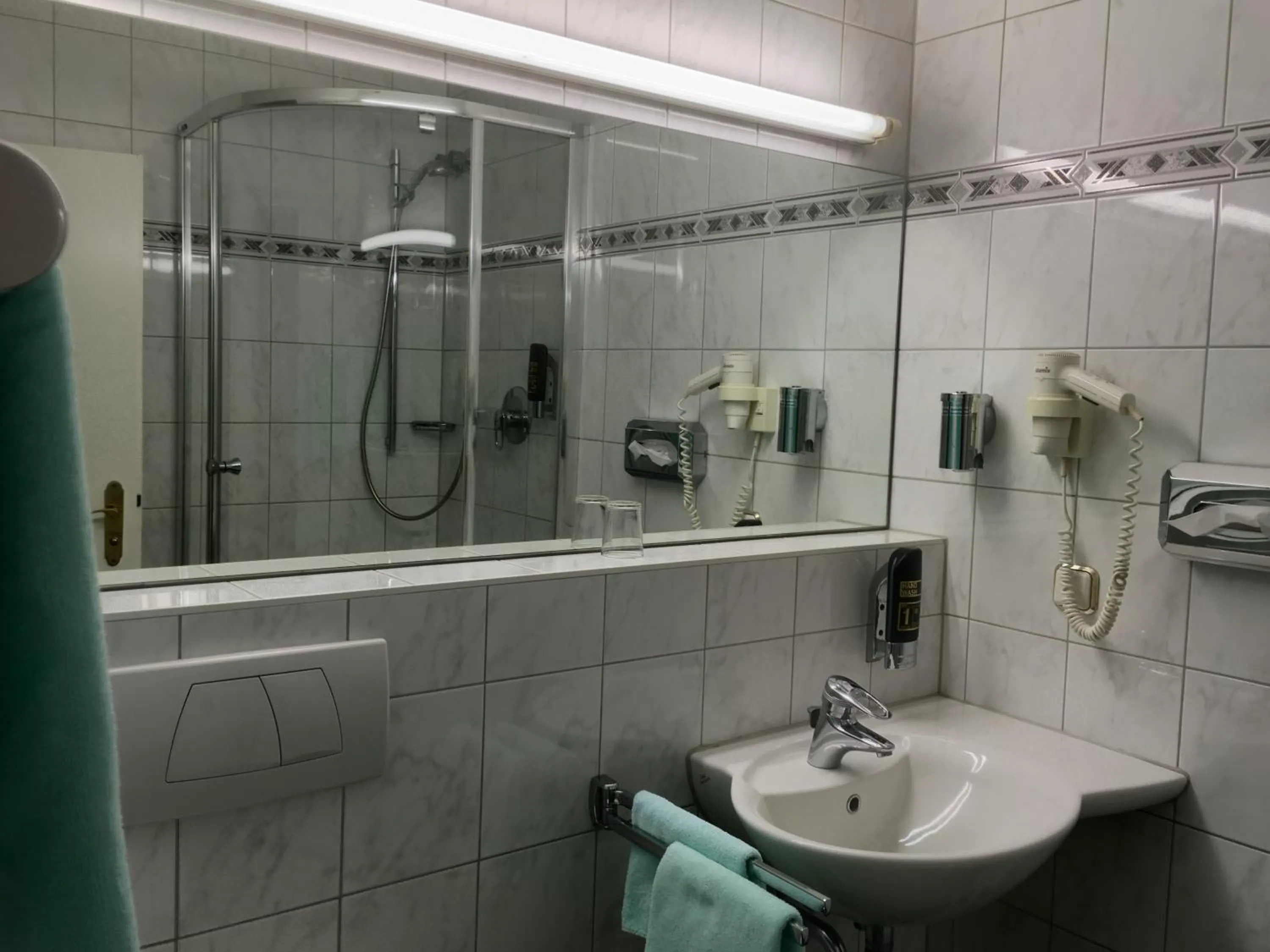 Shower in Hotel Hansa