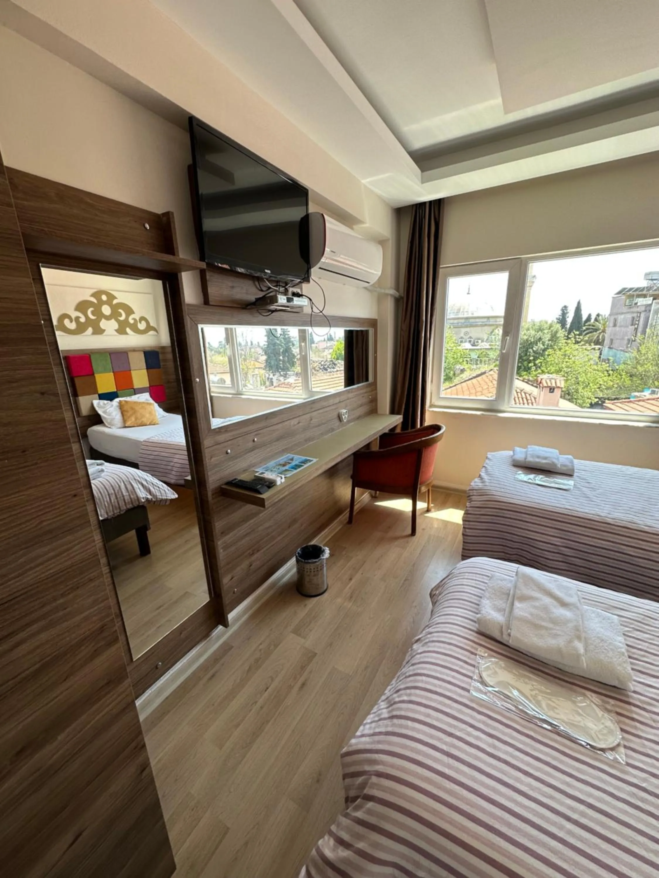 Communal lounge/ TV room, Bed in Hotel Twenty