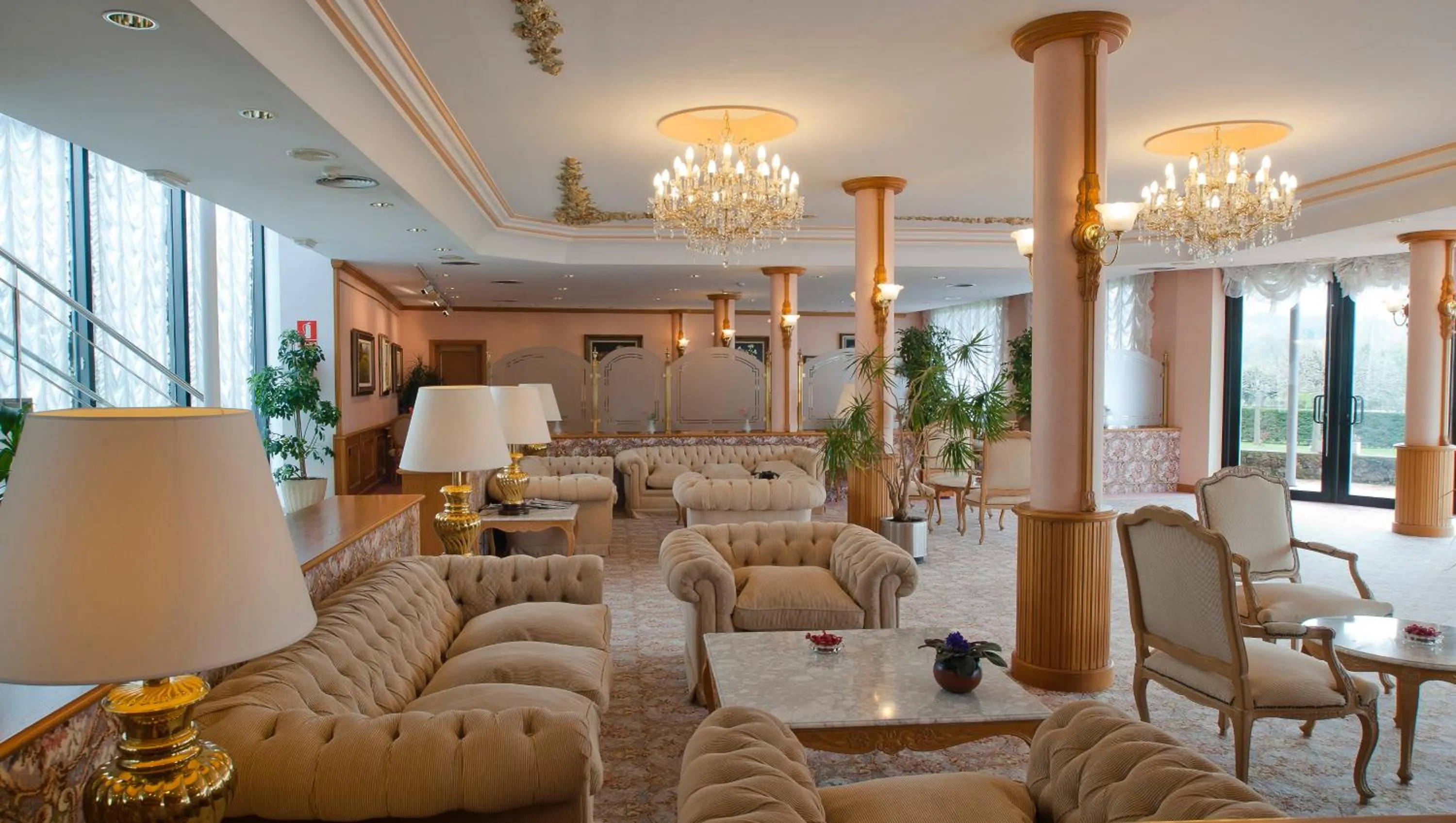 Communal lounge/ TV room in Hotel Riu Fluviá