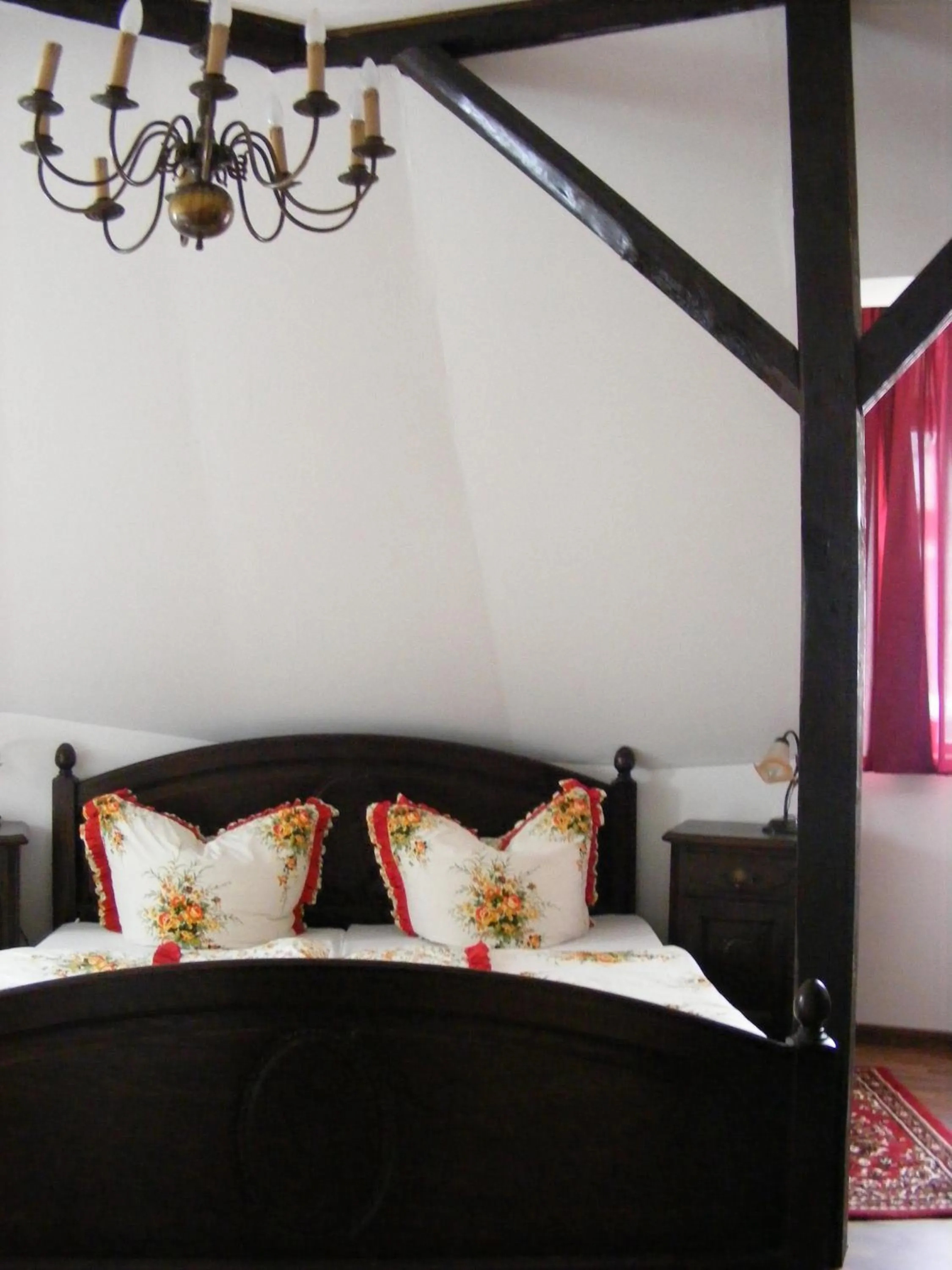 Bedroom, Bed in Zum Achten Himmel