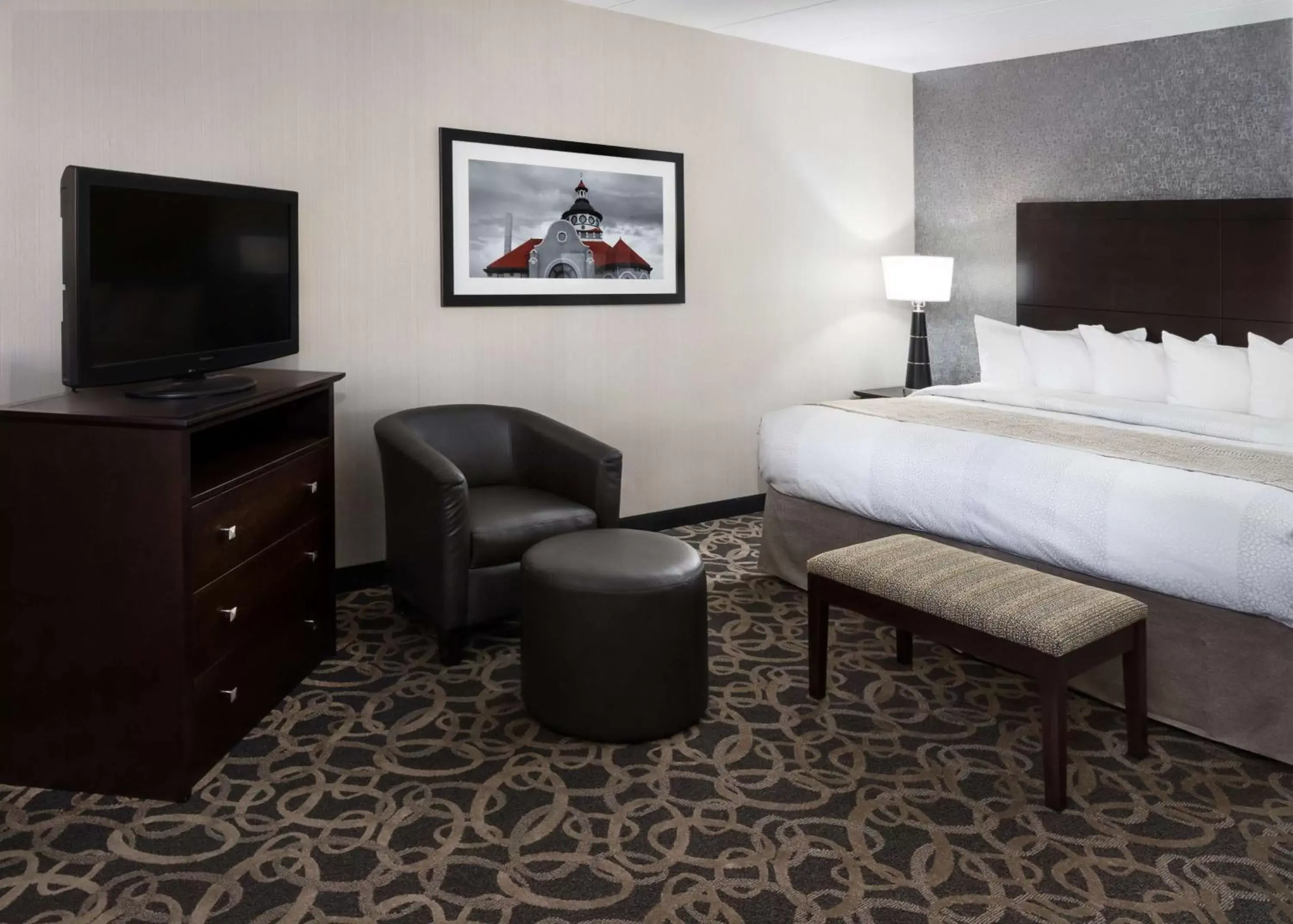 Bi-level King Suite with Spa Bath - Non-Smoking in Best Western Ramkota Hotel Aberdeen Bi-level King Suite with Spa Bath - Non-Smoking in Best Western Ramkota Hotel Aberdeen