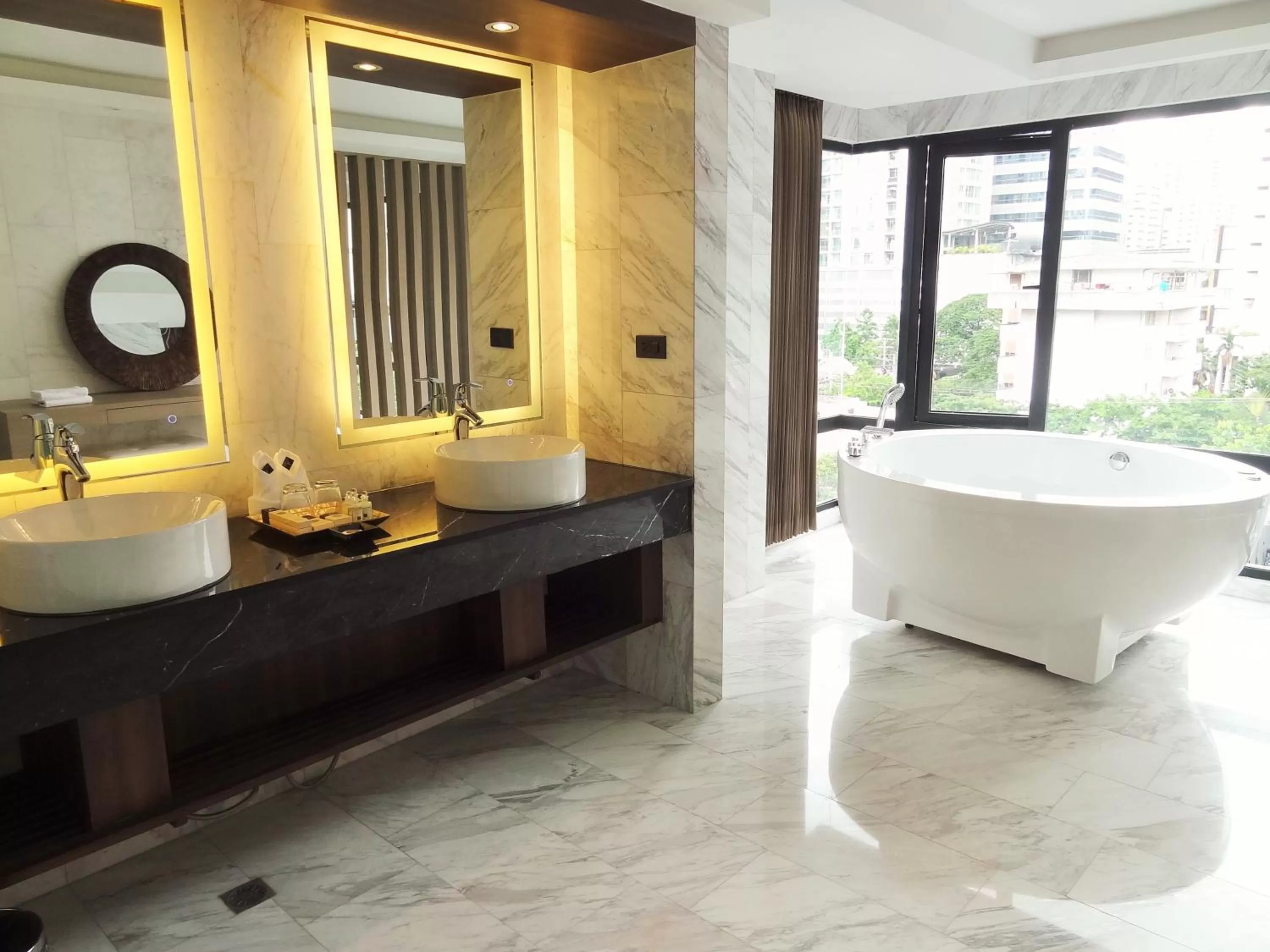 Bathroom in Arte Hotel - SHA Extra Plus