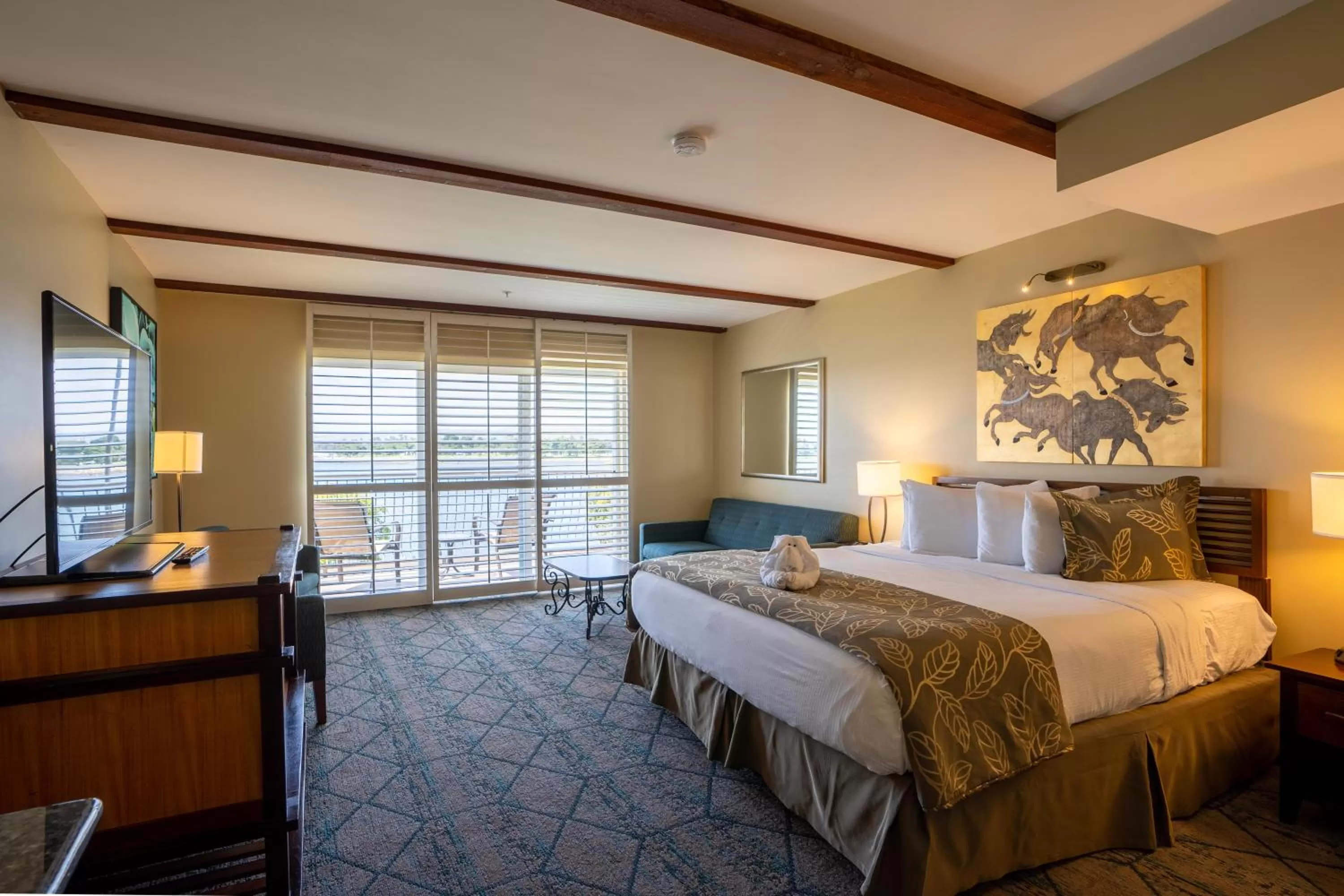 Photo of the whole room, Bed in The Dana on Mission Bay