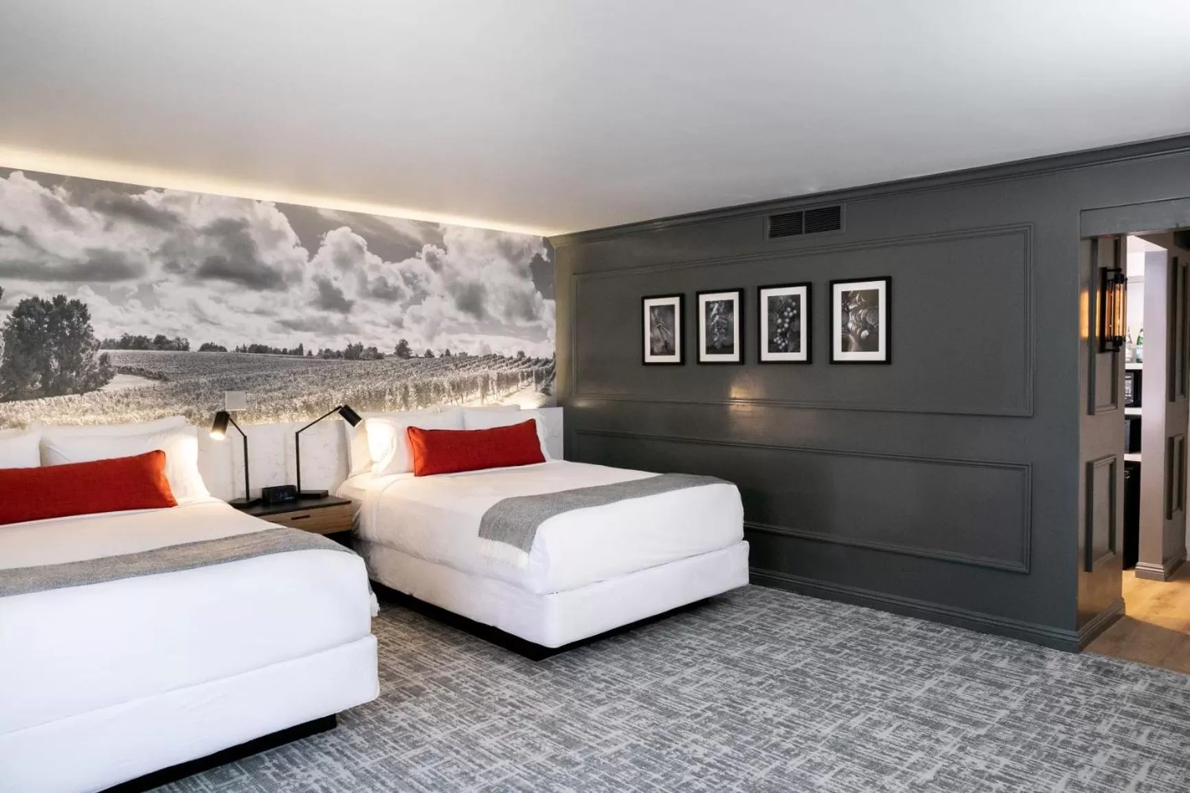 Photo of the whole room, Bed in Vinland Hotel and Lounge