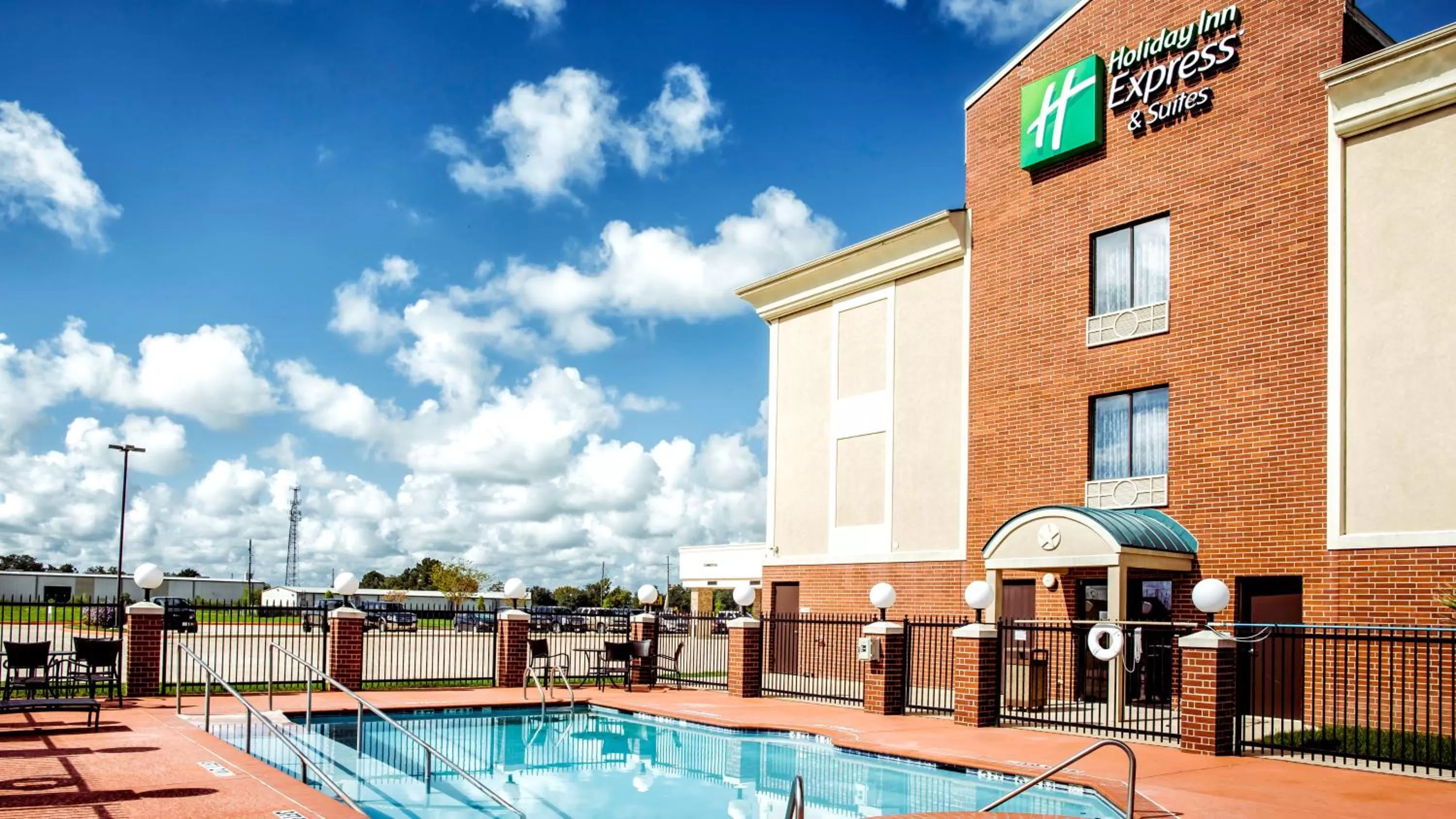 Swimming pool in Holiday Inn Express Hotel & Suites Waller by IHG