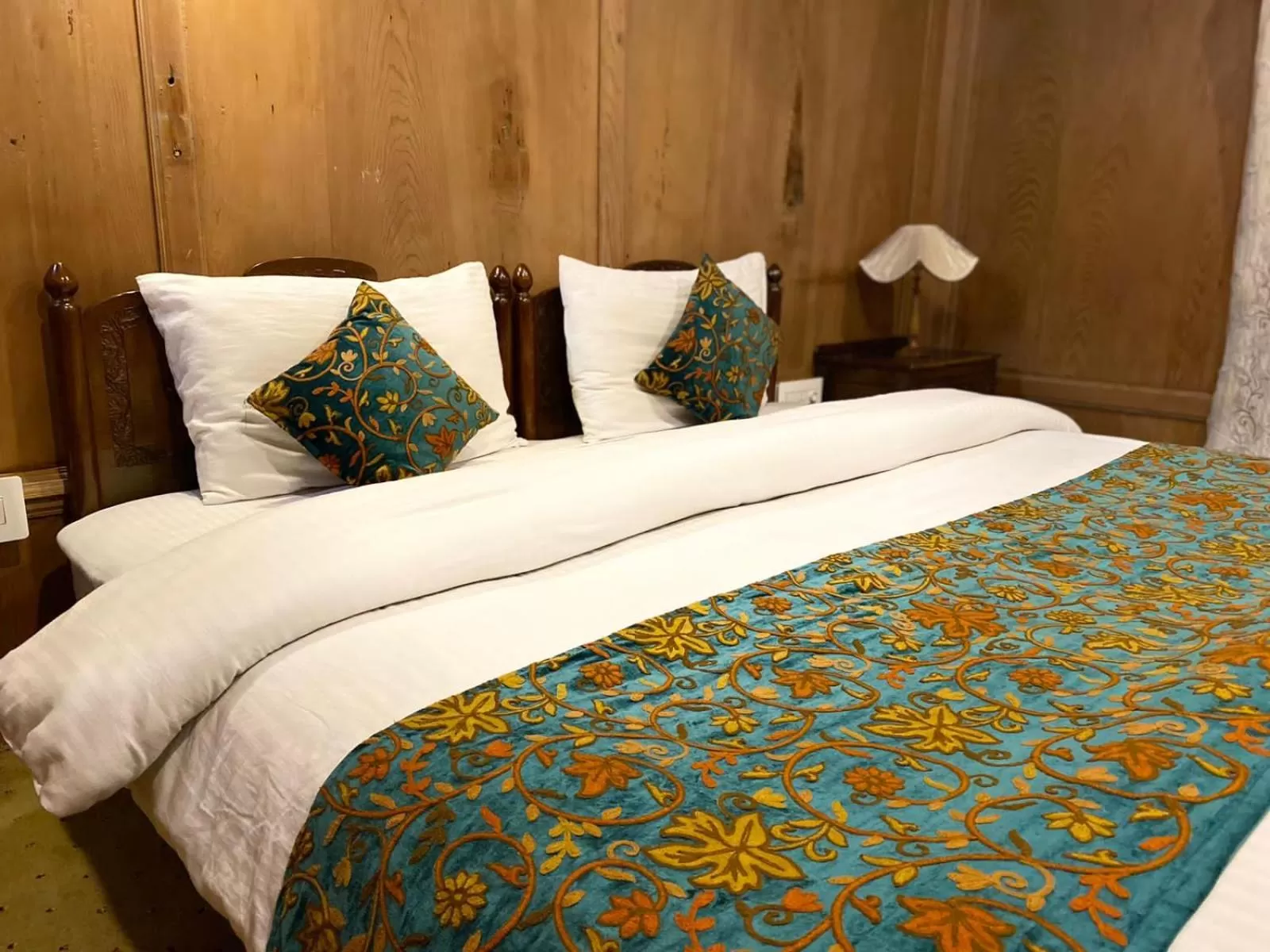 Photo of the whole room, Bed in Nazneen Group Of Houseboats