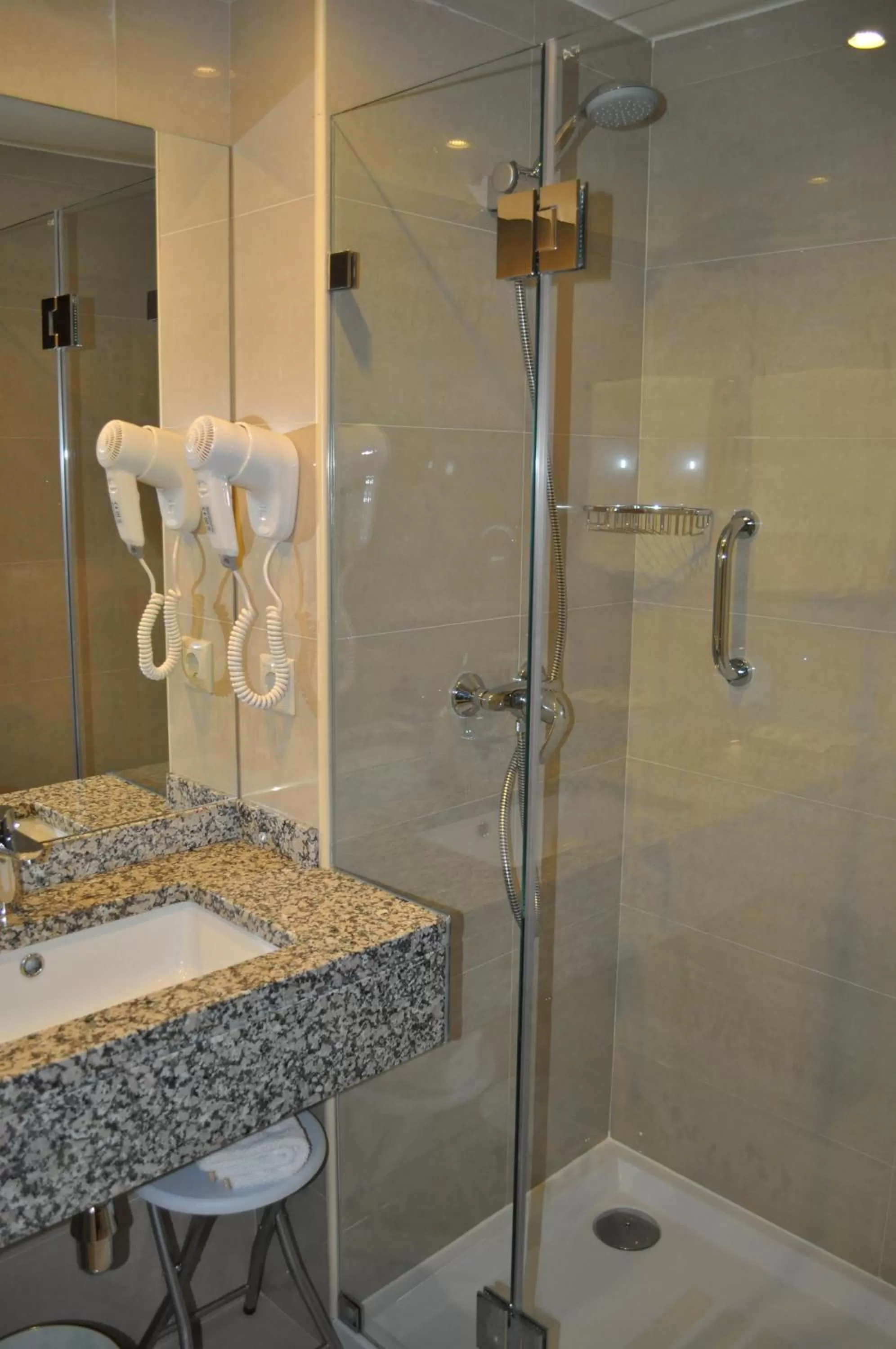 Shower in Hotel Aleluia