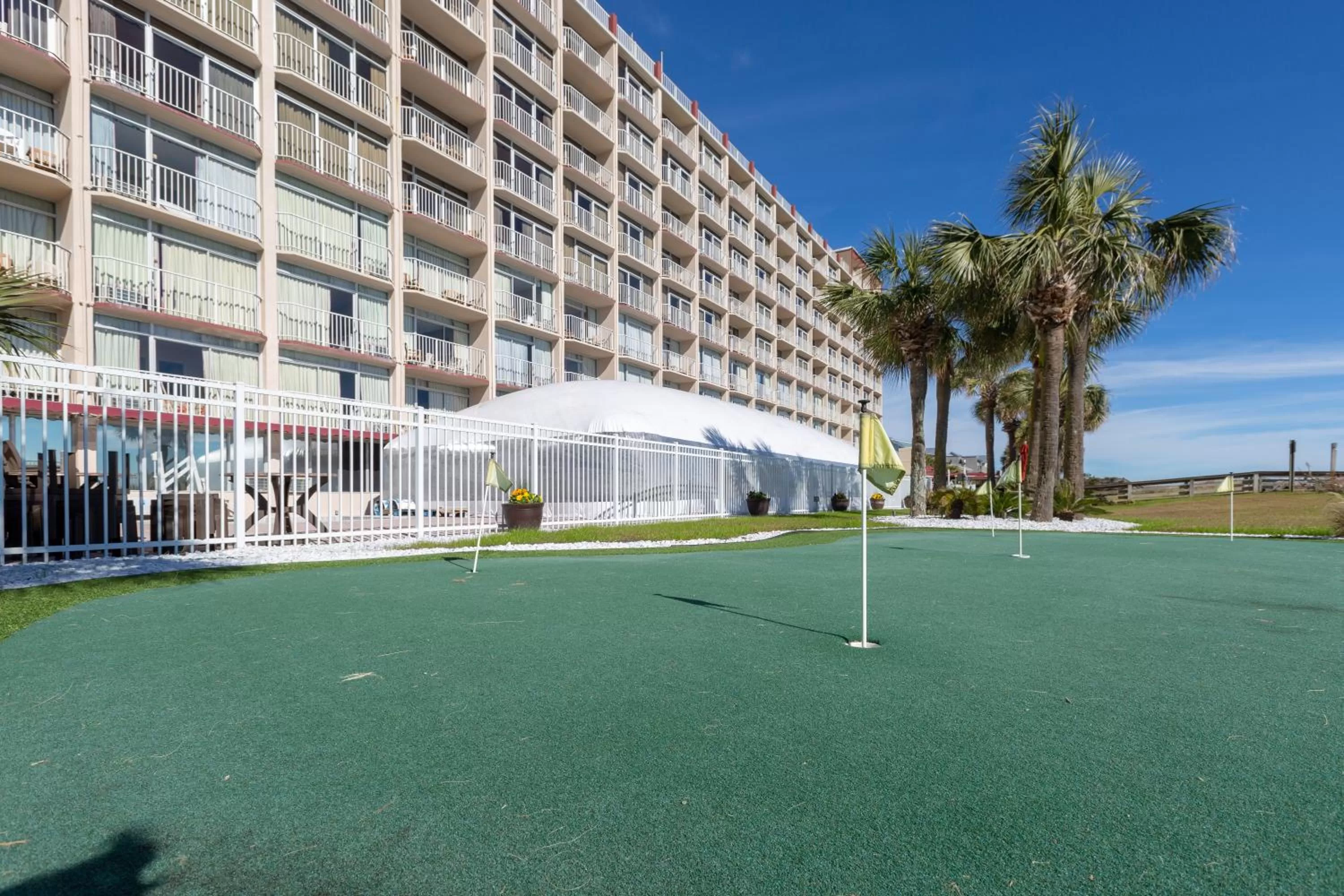 Minigolf in Maritime Beach Club