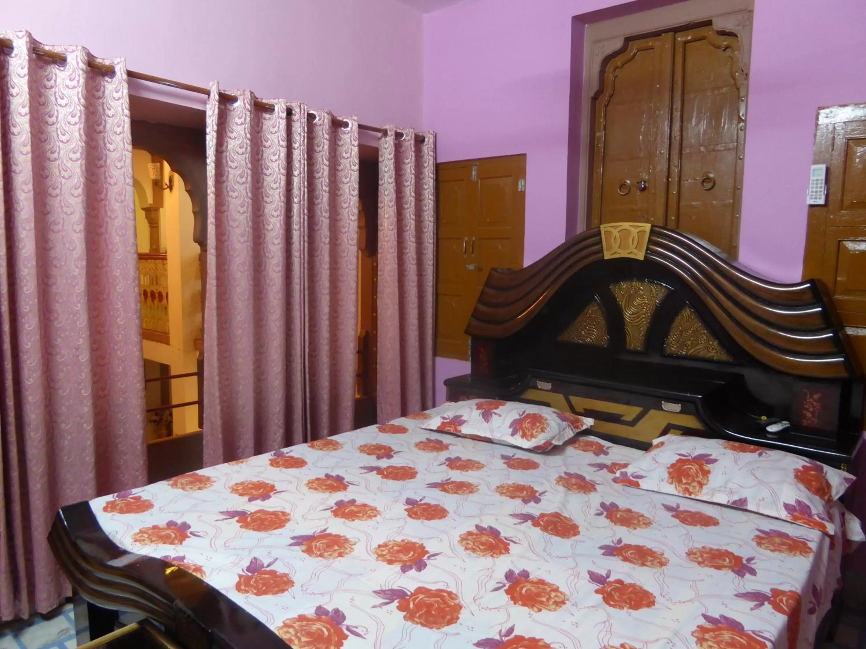 Bed in Tanisha Heritage Haweli