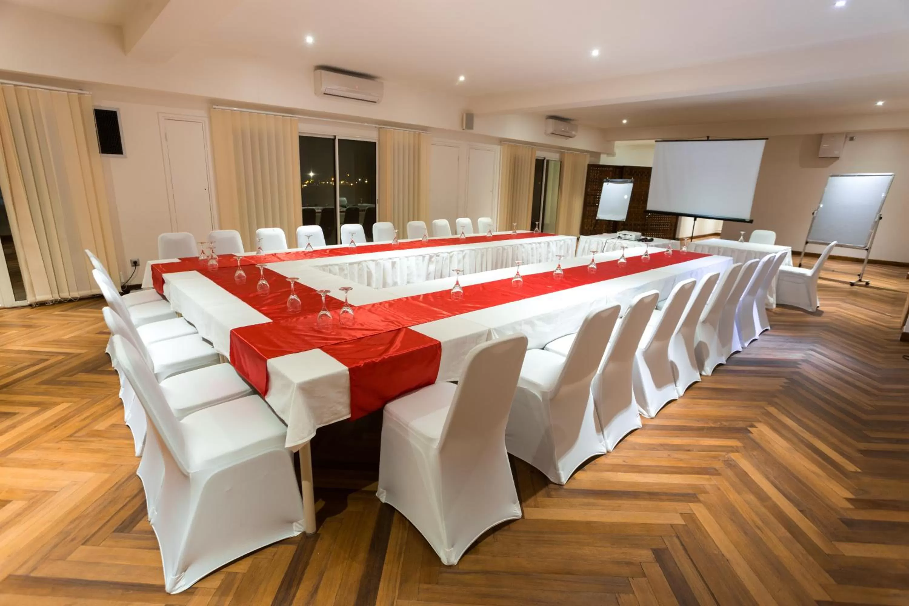 Business facilities in Calypso Hôtel