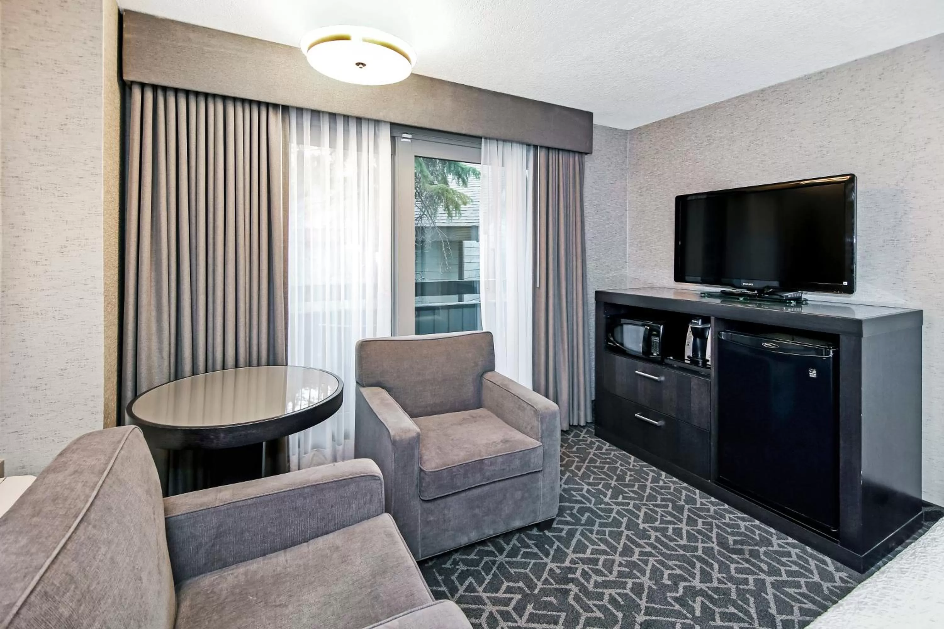 Seating area in Best Western Plus Banff International Lodge