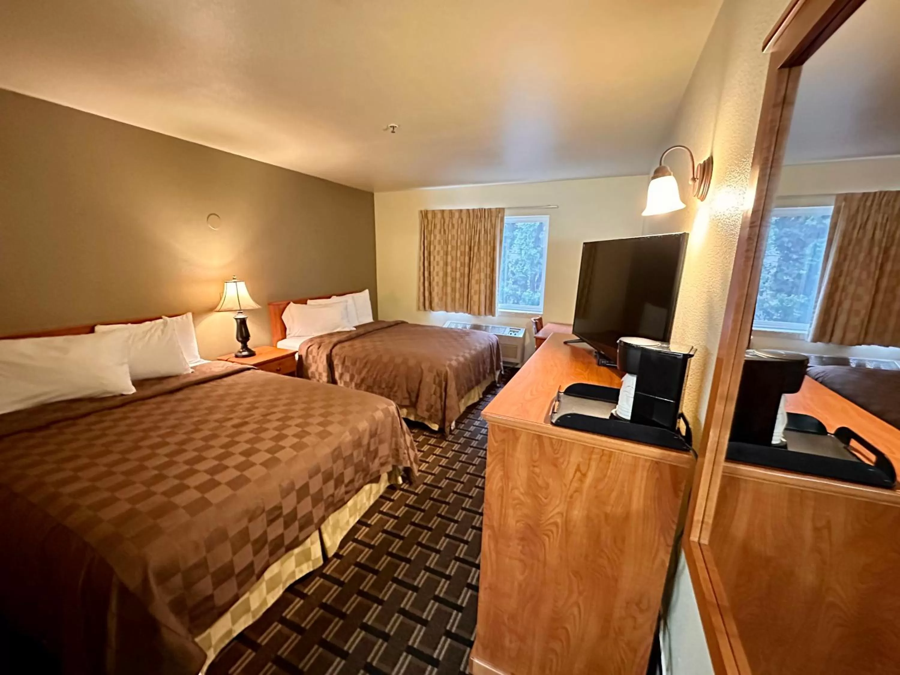 Bedroom, Bed in FairBridge Inn & Suites Kellogg
