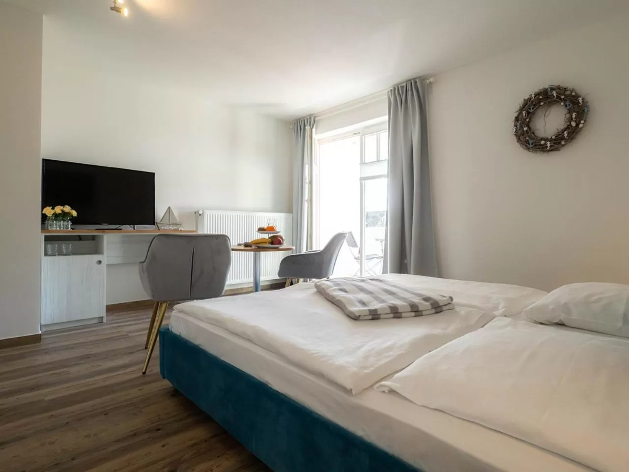 Photo of the whole room, Bed in Hotel meerblau