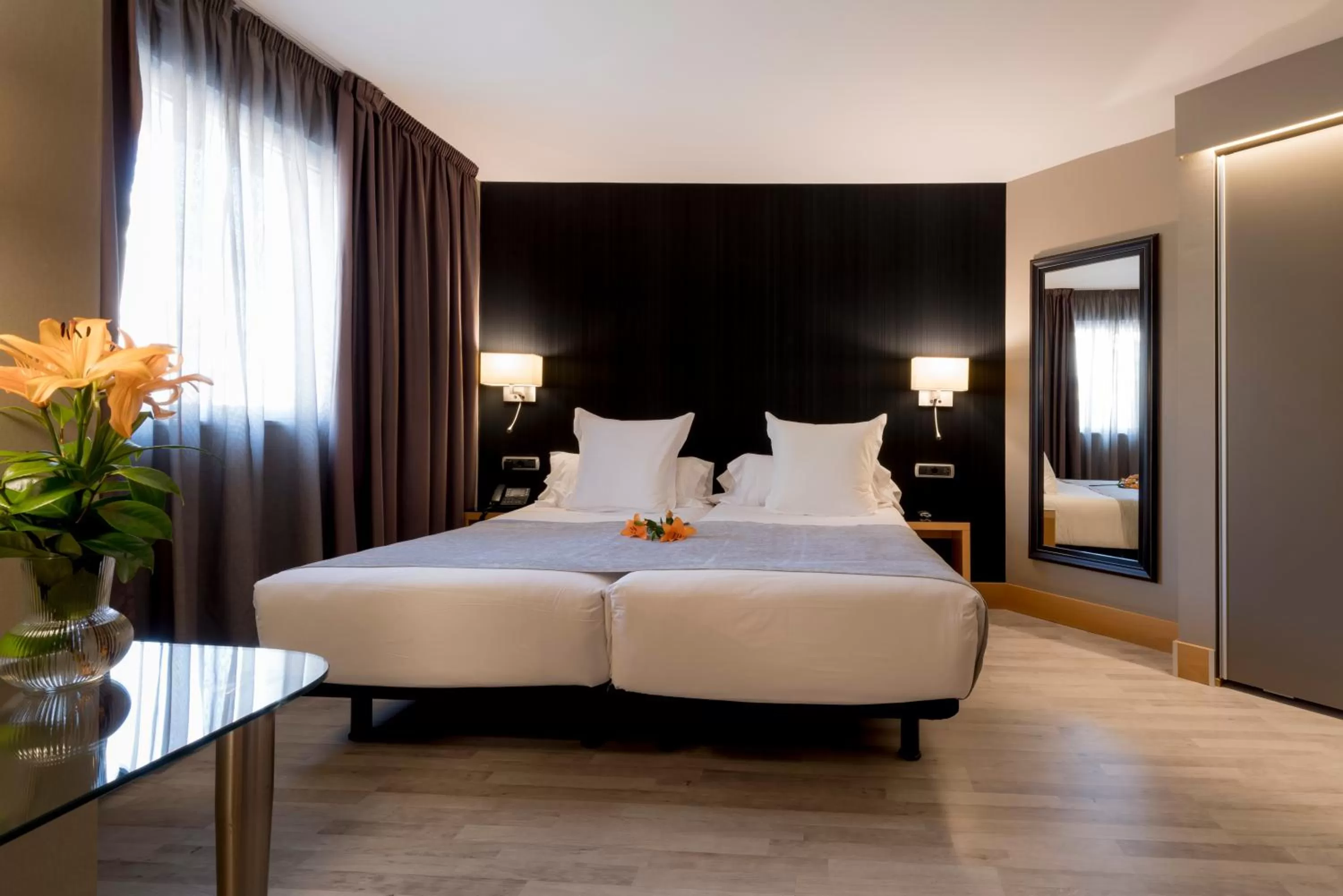 Bedroom, Bed in Hotel Plaza