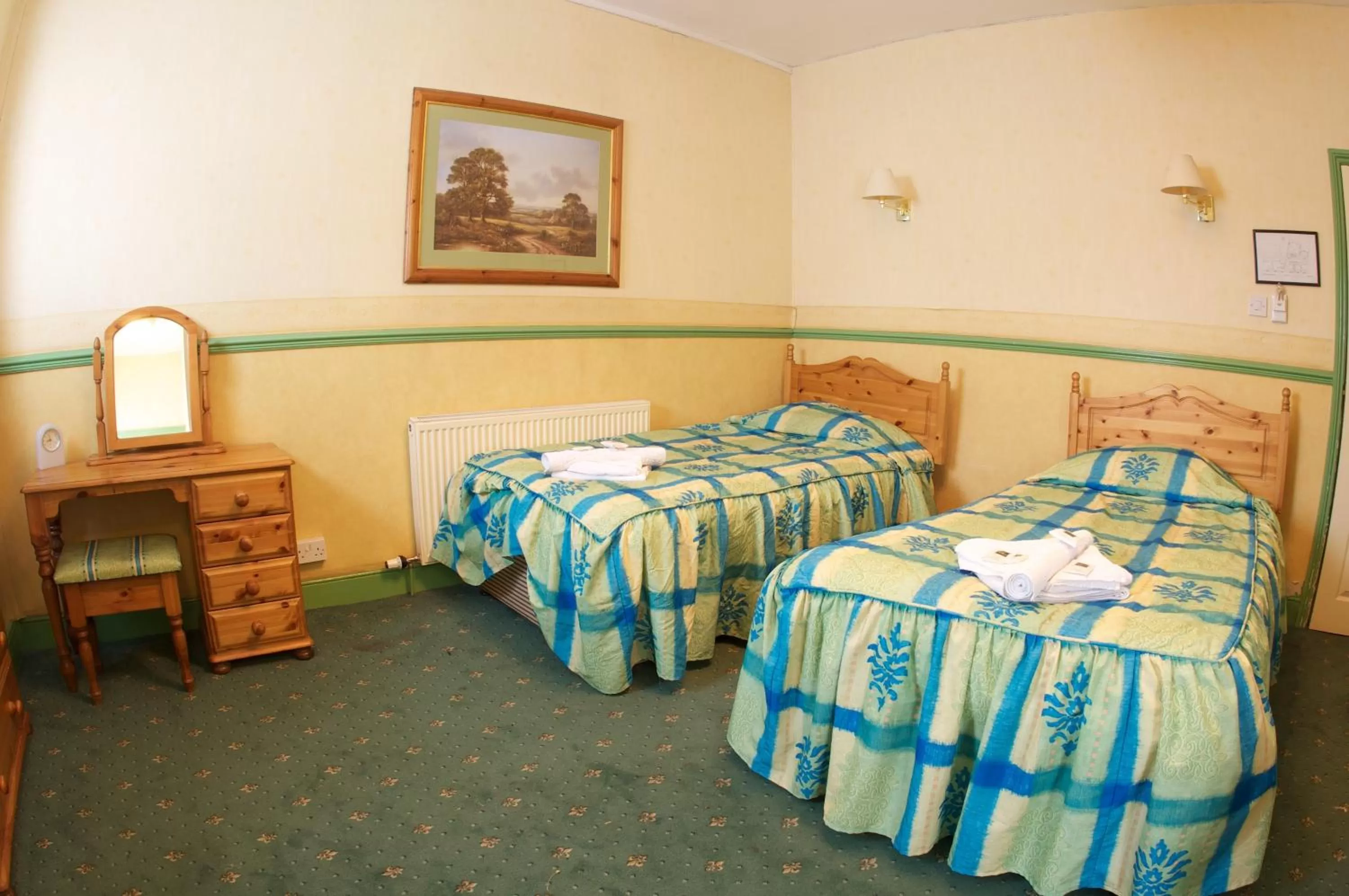 Bedroom, Bed in Radstock Hotel near Bath