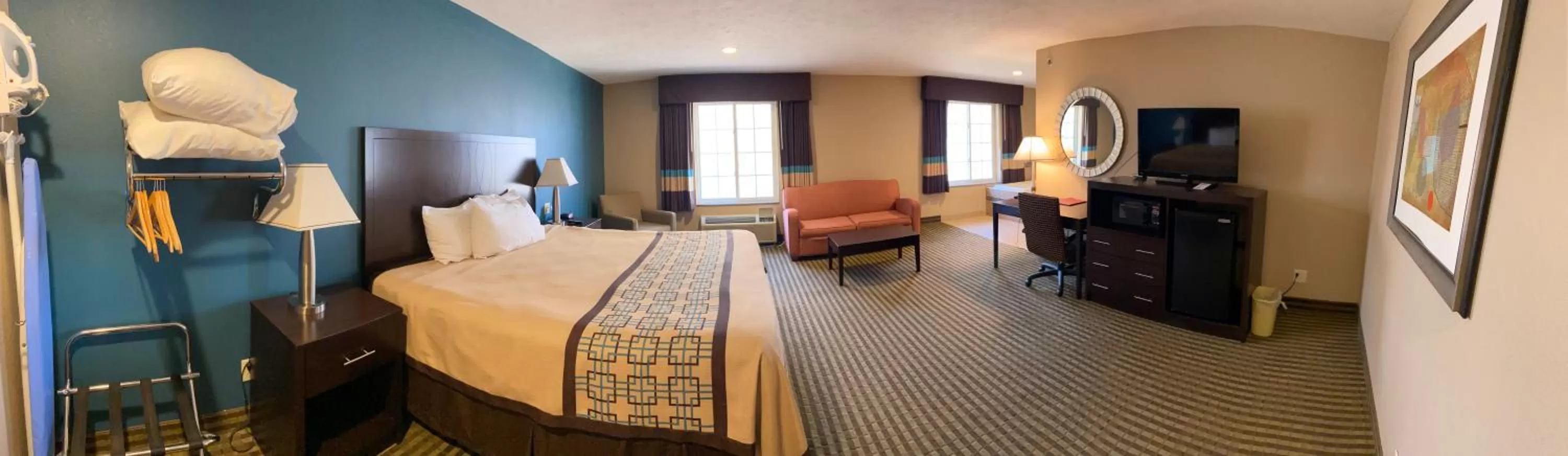 Photo of the whole room, Bed in Victorian Inn