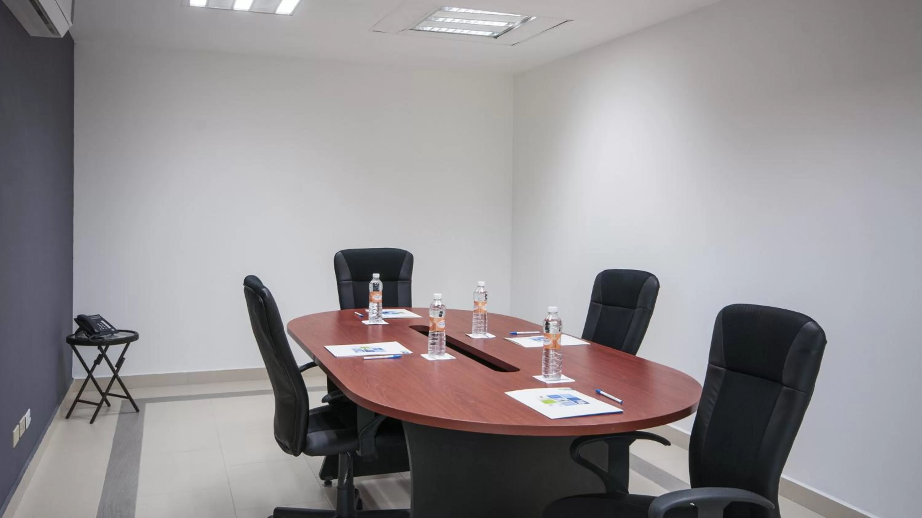 Meeting/conference room in Holiday Inn Express Cabo San Lucas by IHG