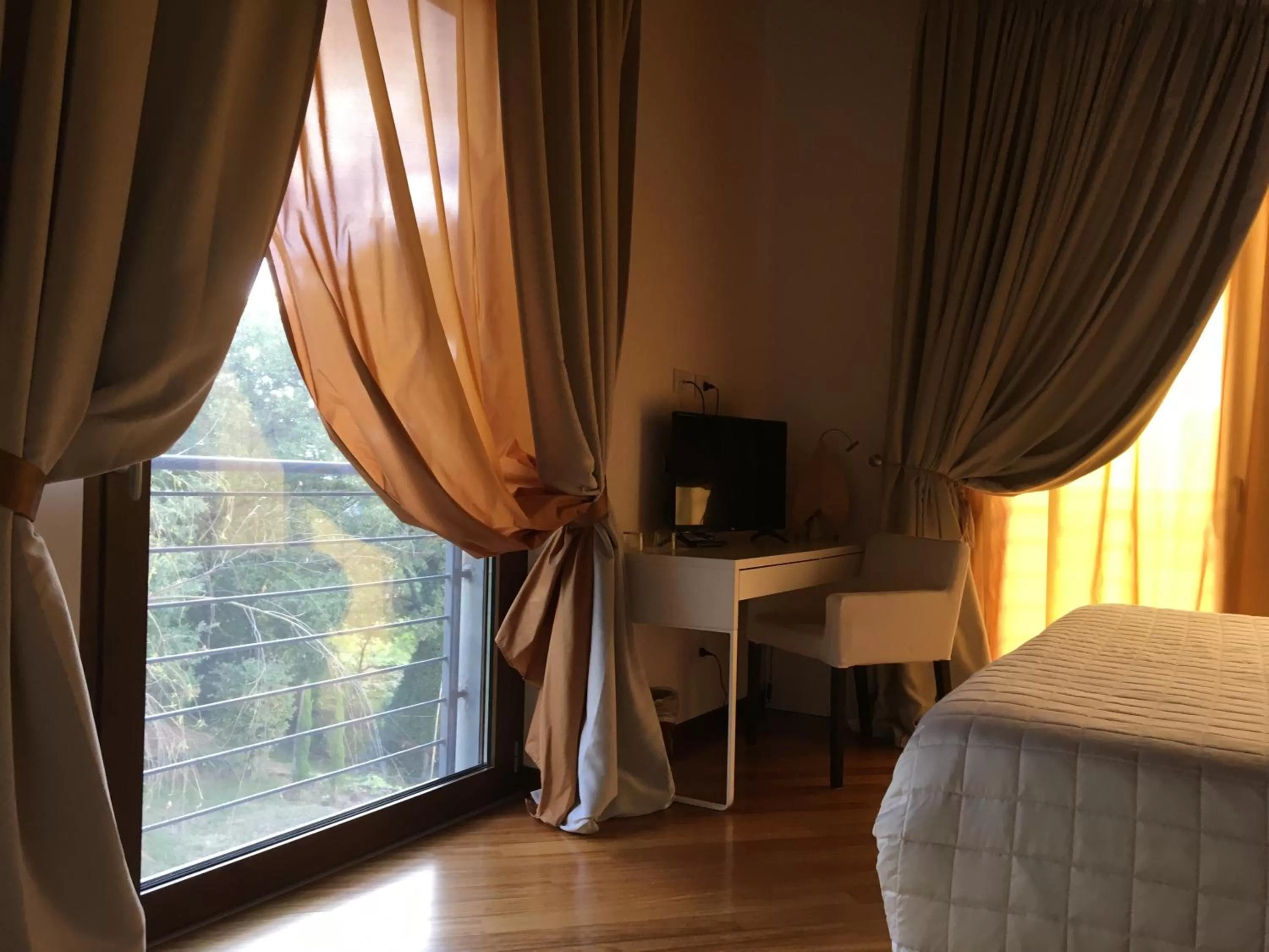 TV/Entertainment Center in VIENIACASACCADIA