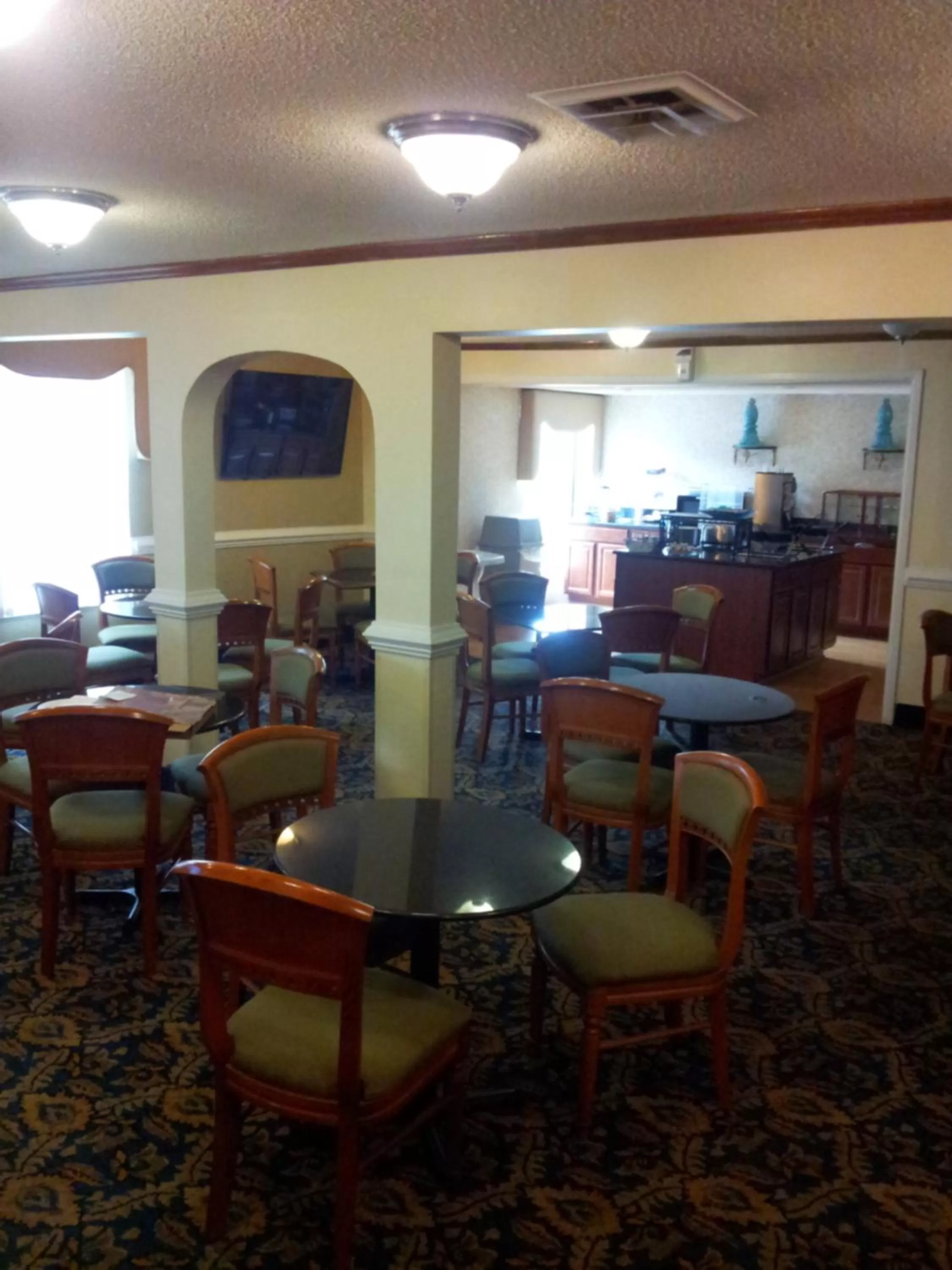 Restaurant/places to eat in Baymont by Wyndham Greensboro/Coliseum