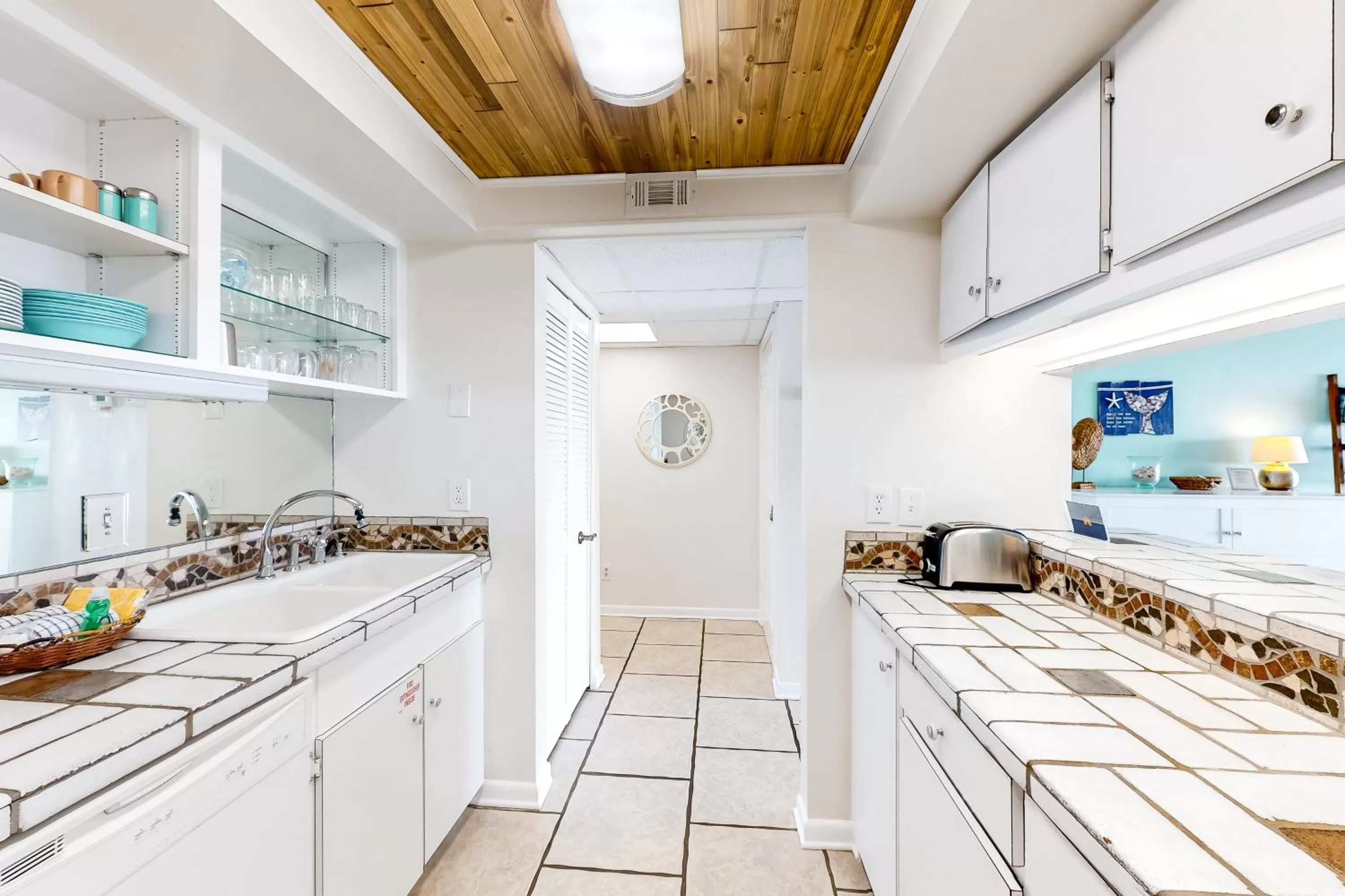 Kitchen/Kitchenette in Gulf Gate 208