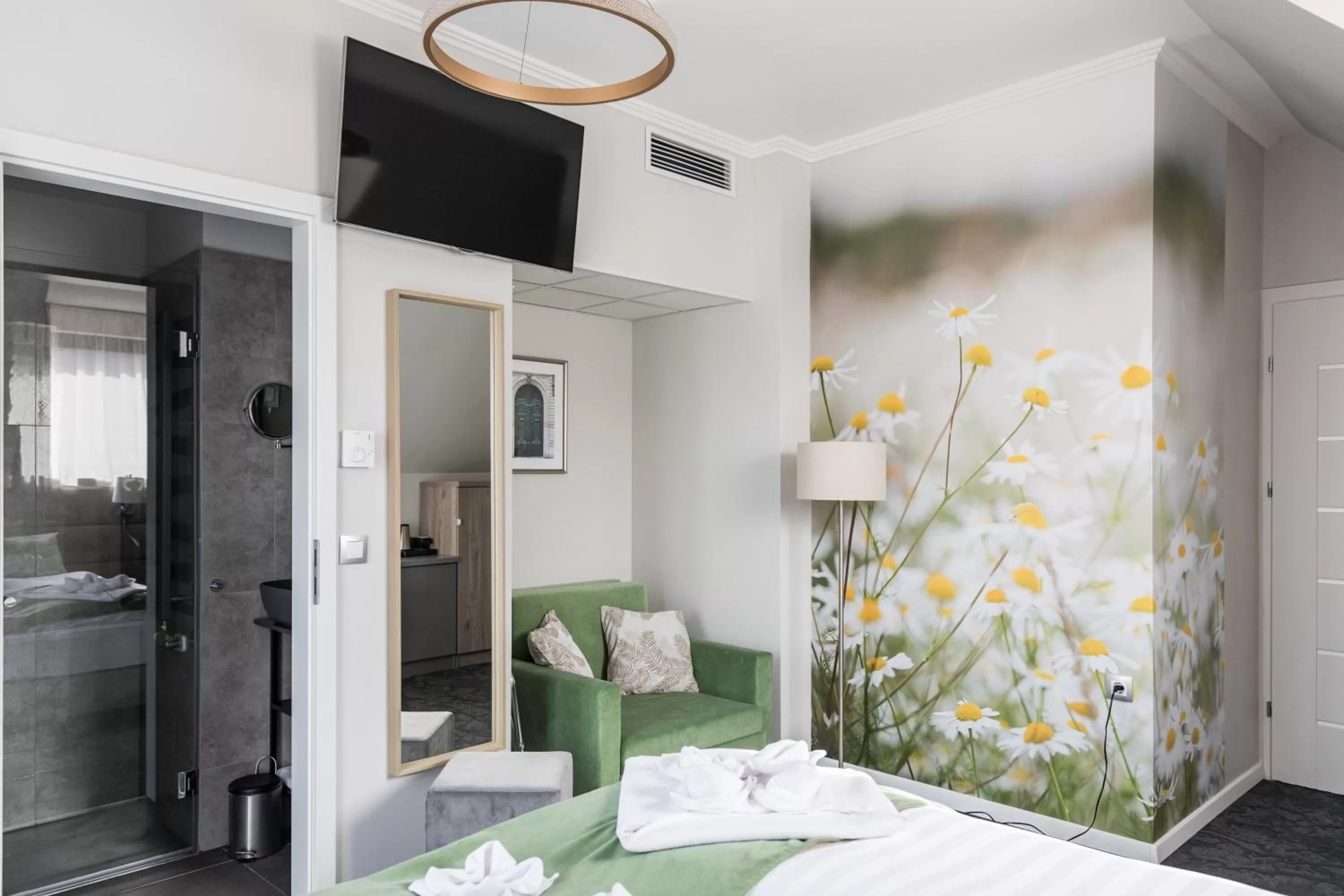 Bed, TV/Entertainment Center in Villa Bérc