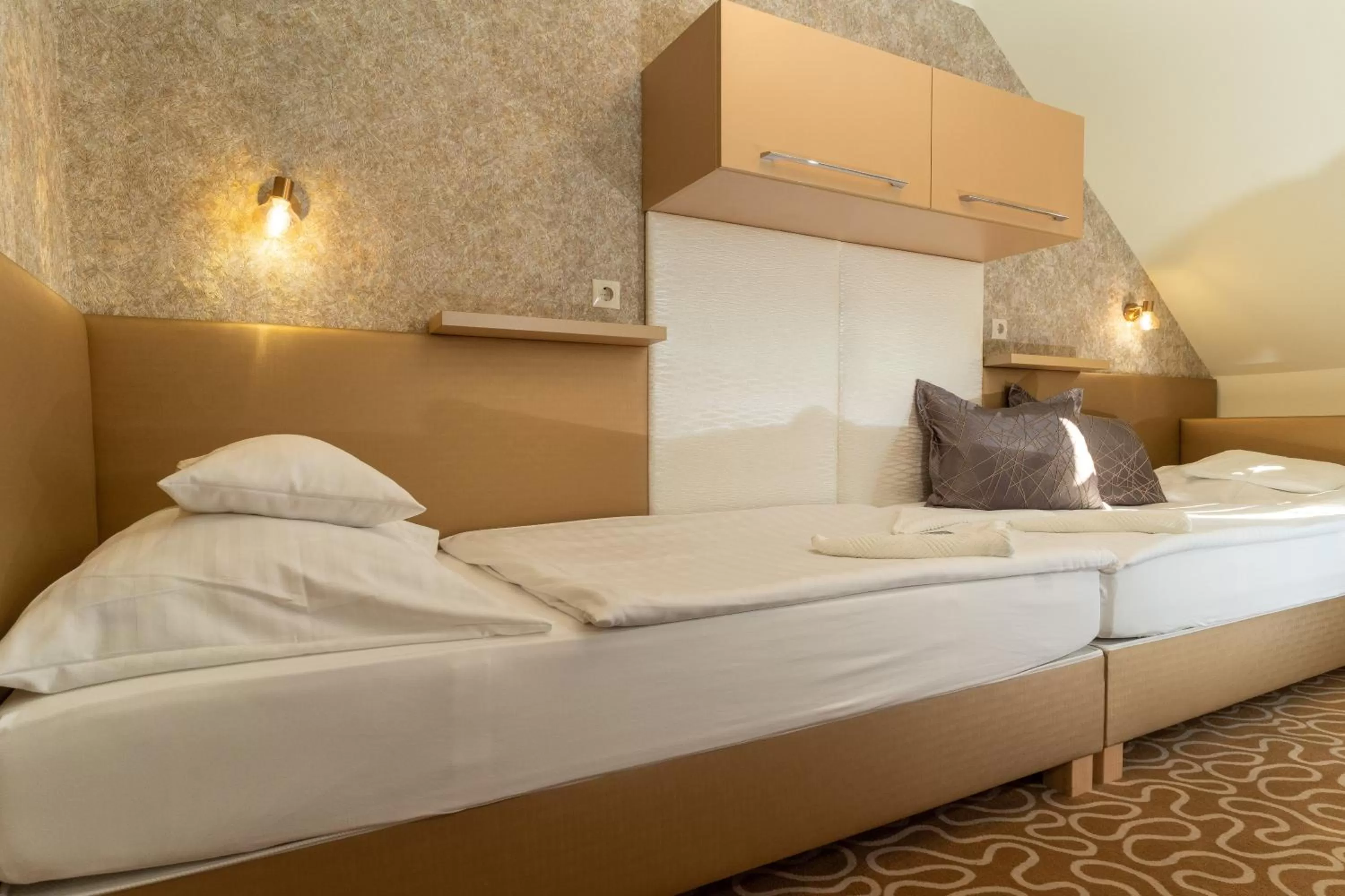 Photo of the whole room, Bed in Teátrum Boutique Hotel