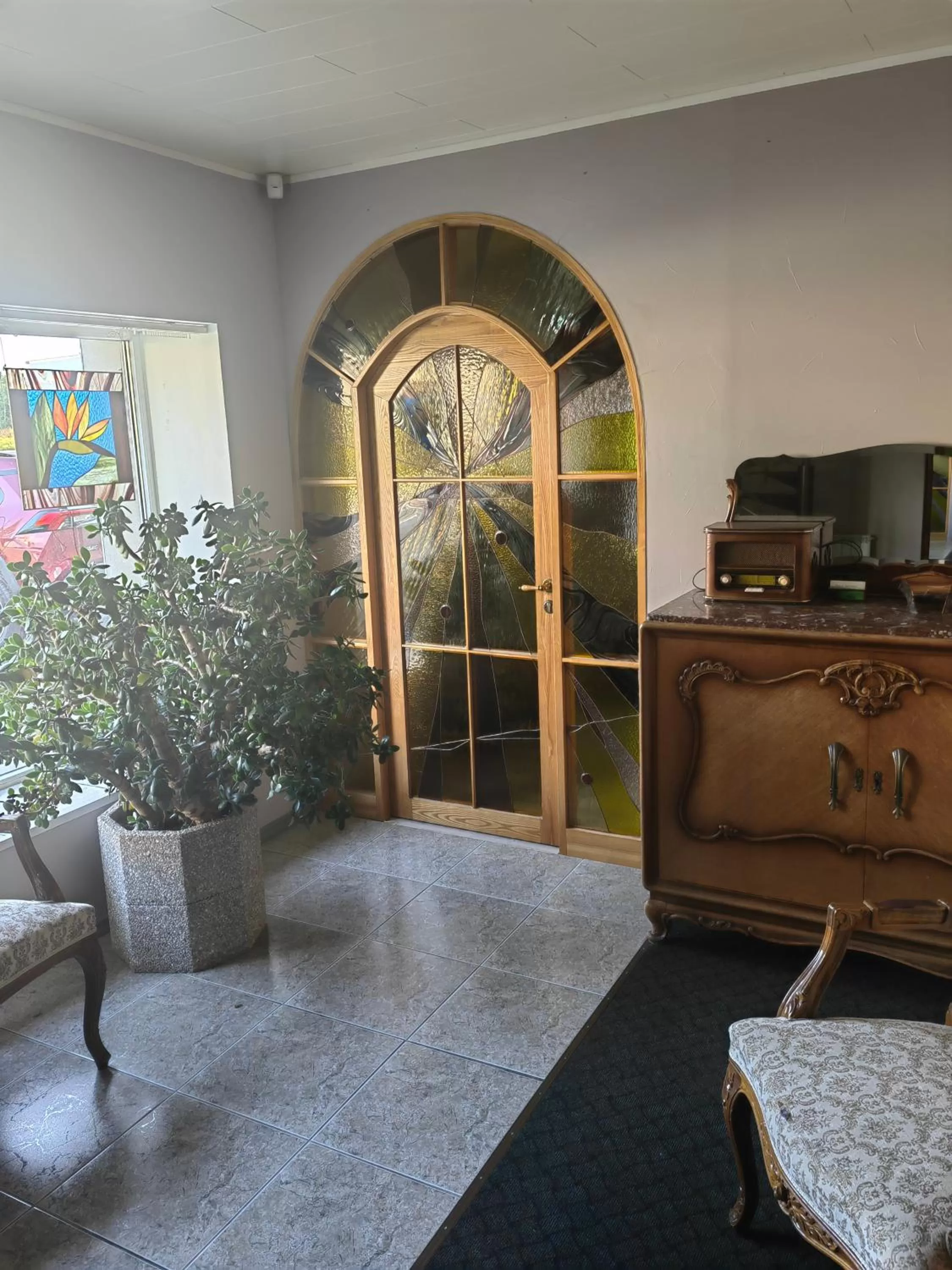 Communal lounge/ TV room in Route House 39 Motel