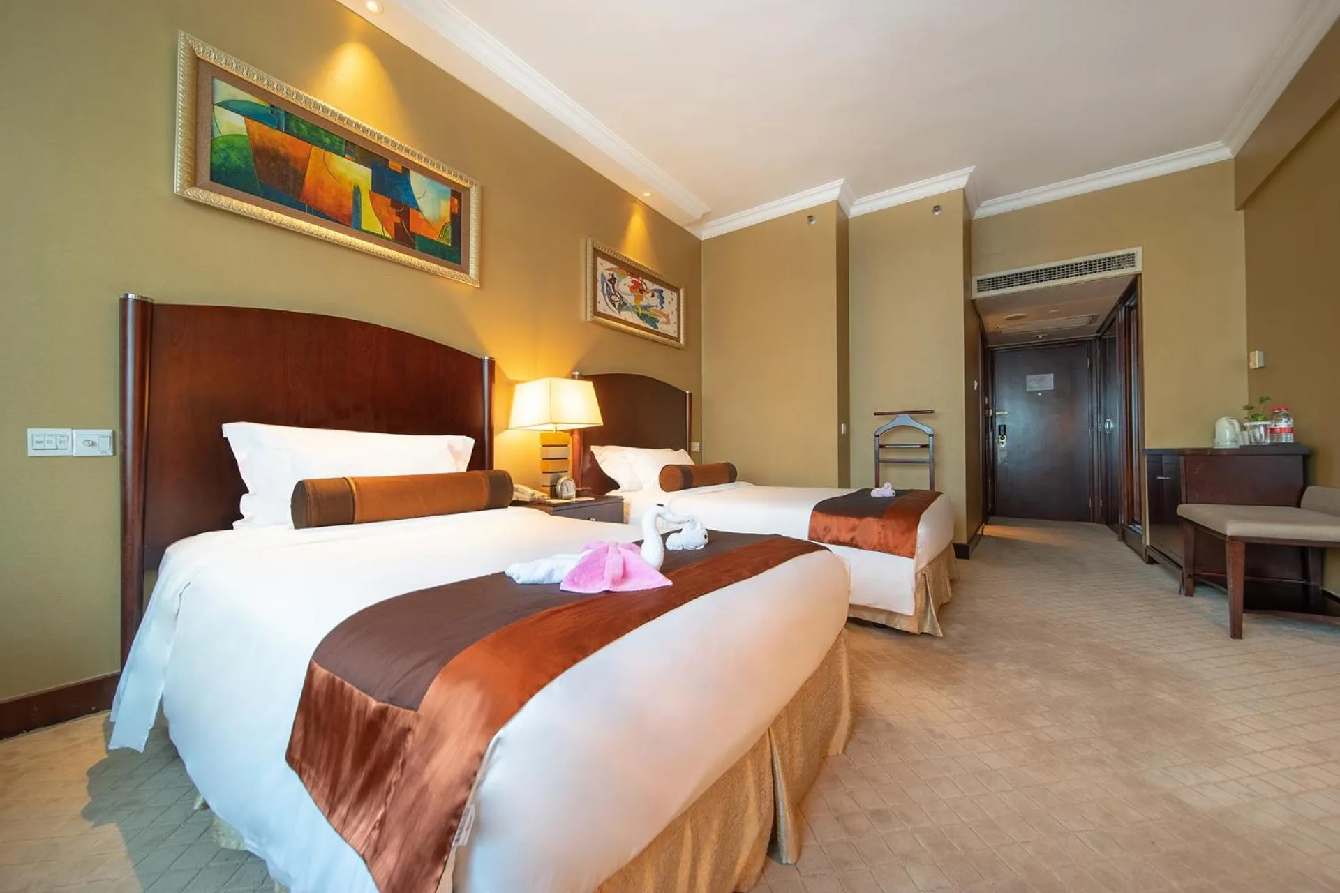 Photo of the whole room, Bed in Grand International Hotel