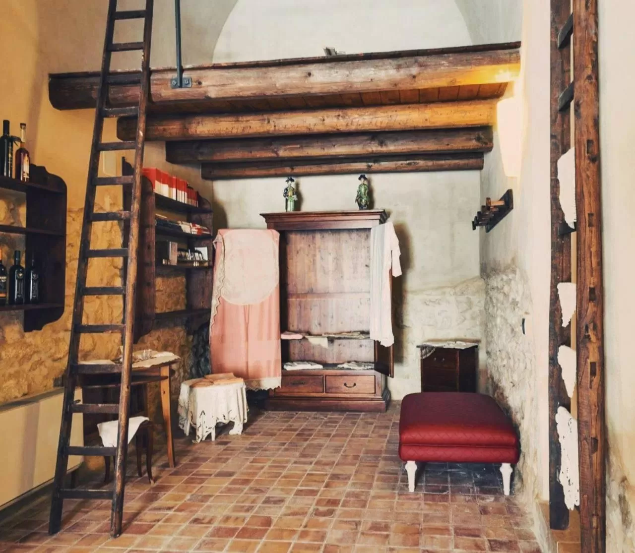 Seating area, Bed in Palazzo Gambuzza
