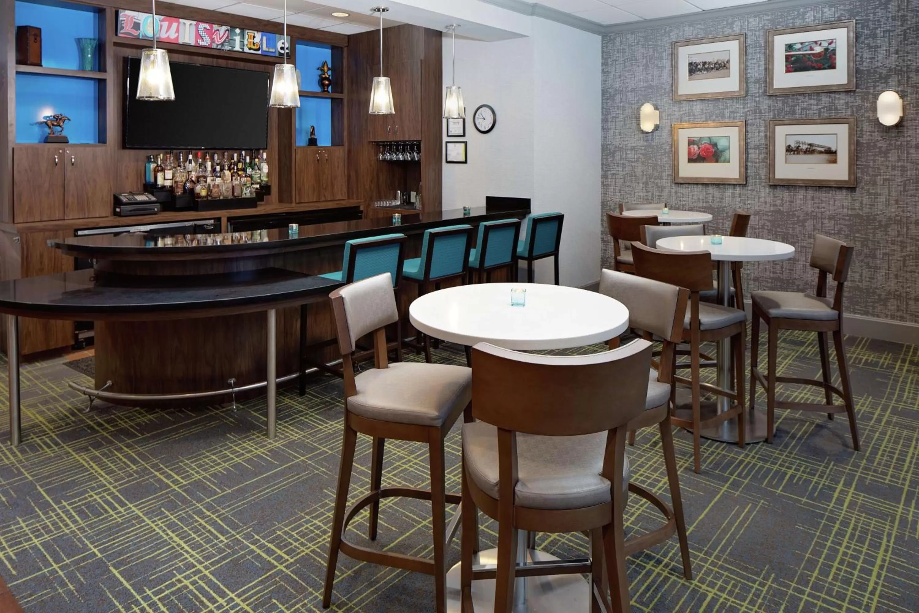 Lounge or bar in Hampton Inn Louisville Downtown