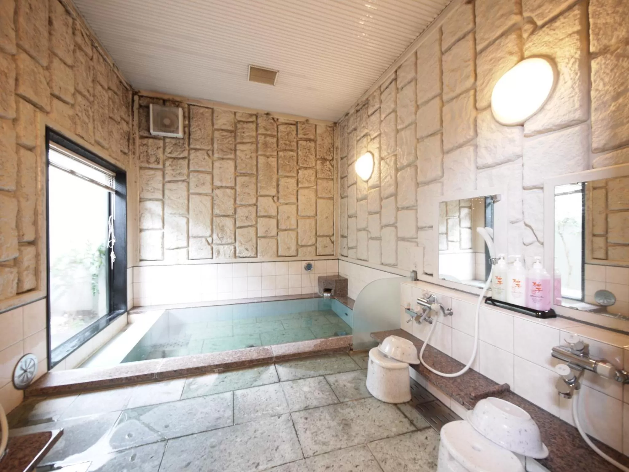 Public Bath in Hotel Route-Inn Tendo