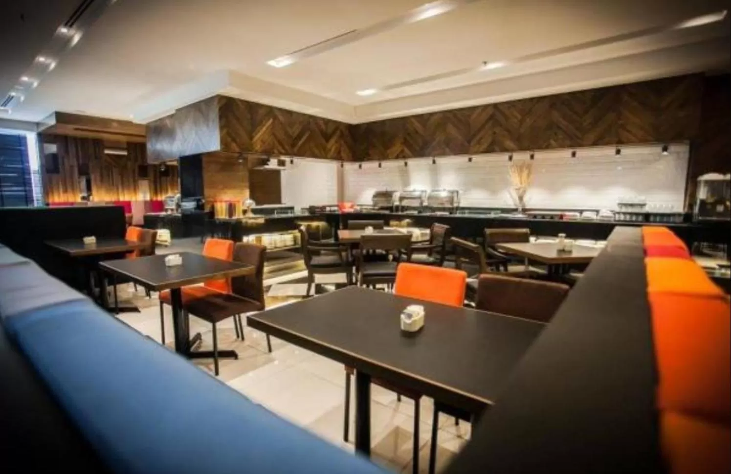 Restaurant/places to eat in Crystal Crown Hotel JB