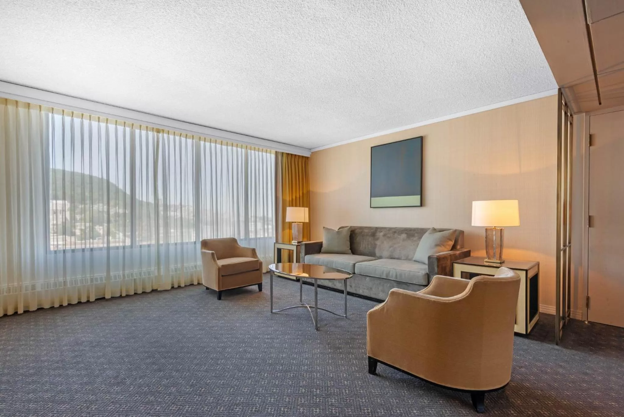 Photo of the whole room in Omni Mont-Royal Hotel
