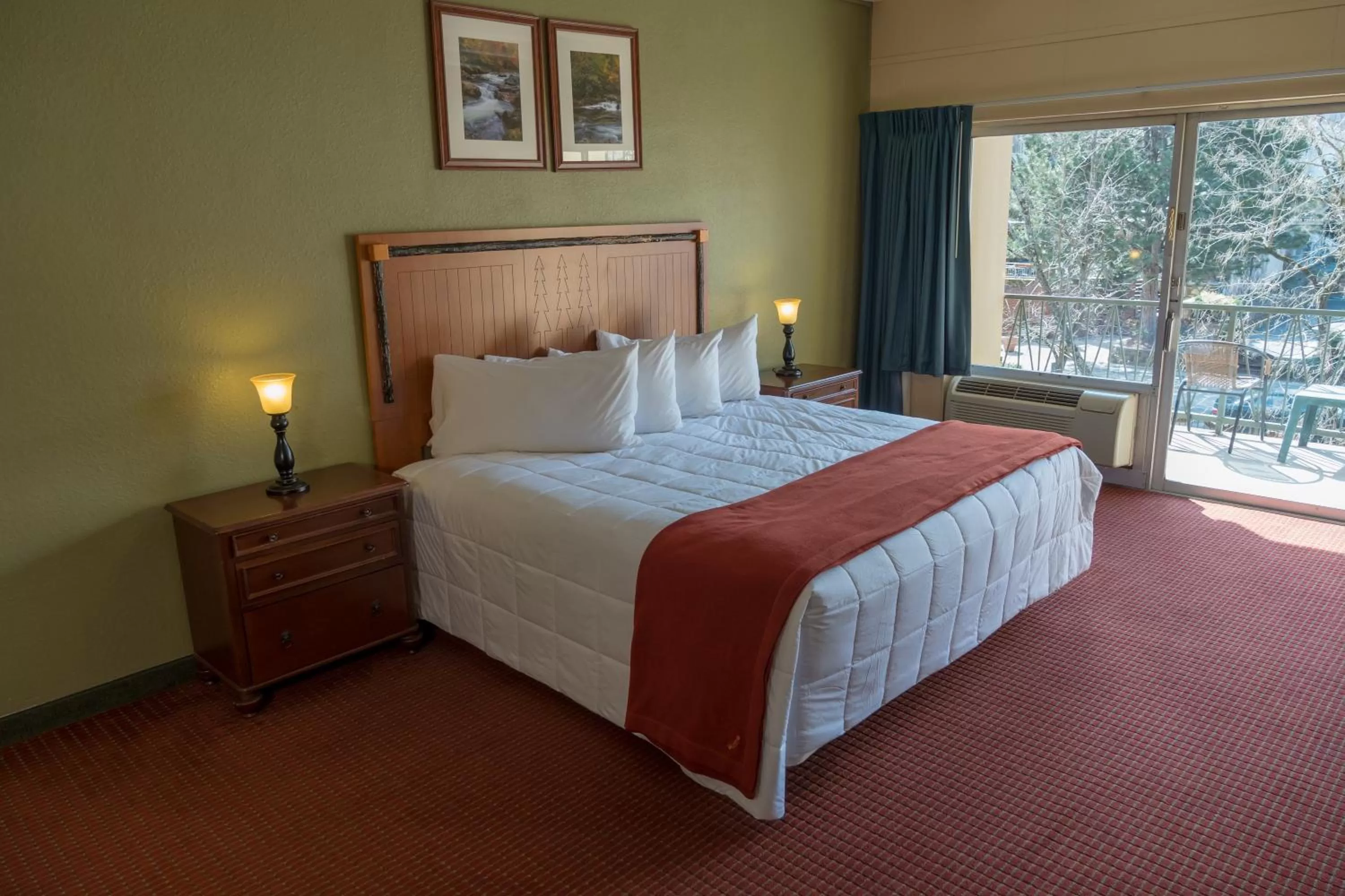 Bed in River Terrace Resort & Convention Center