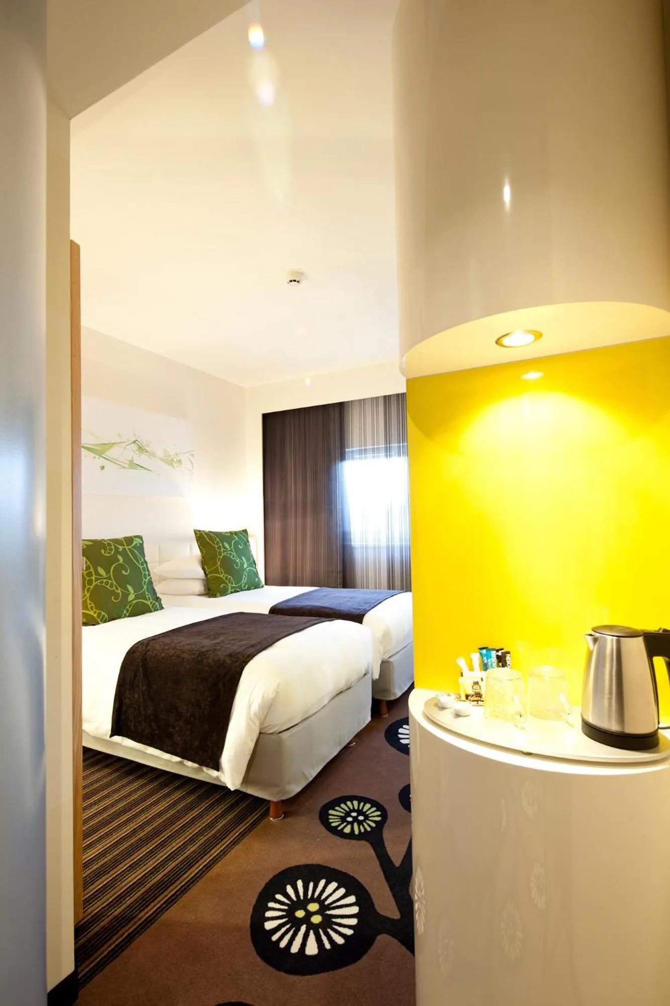 Bed in Best Western Plus Hôtel Le Rhénan & Restaurant Chez Claude