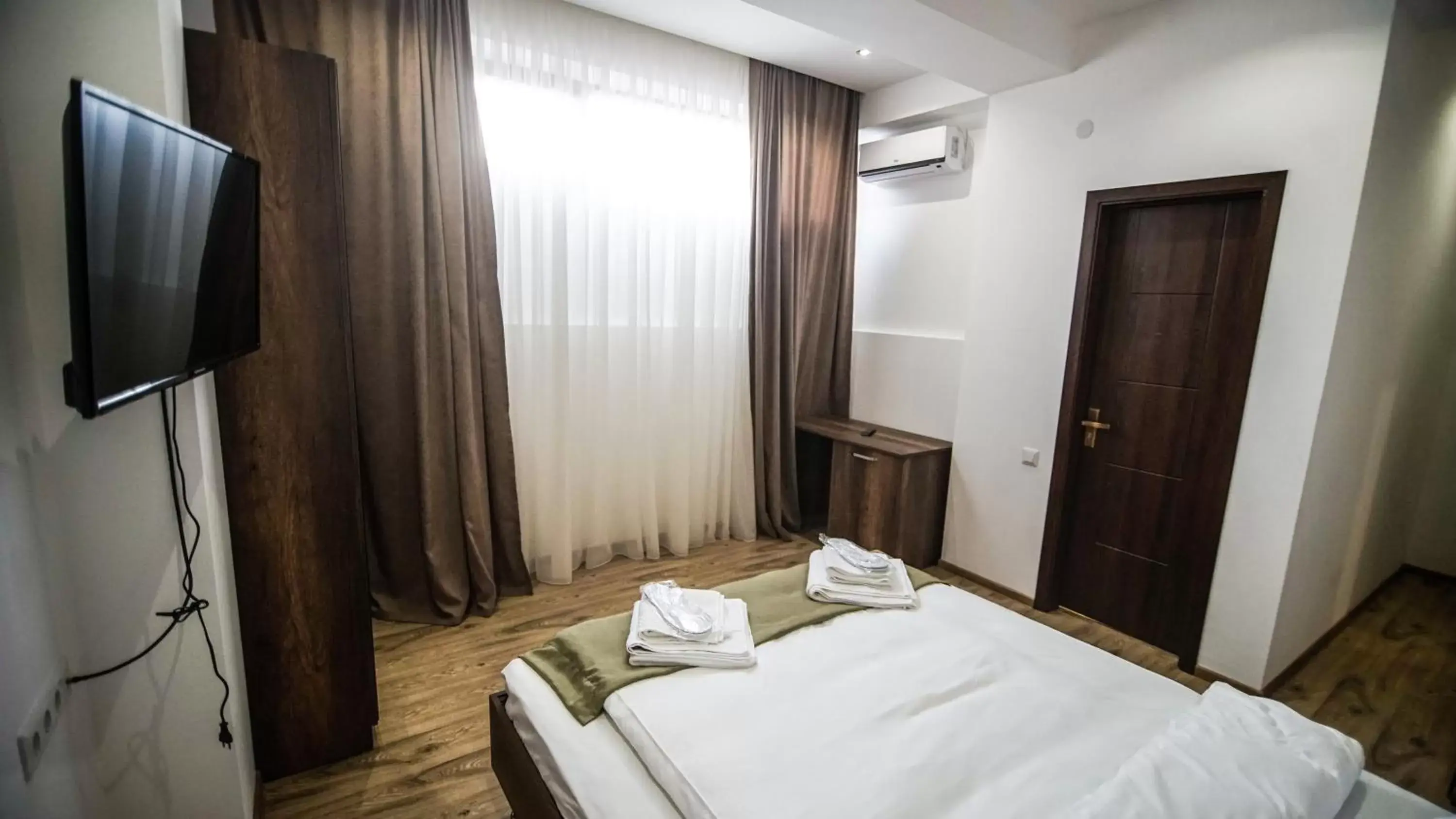 Budget Double Room in Hotel King Tom Budget Double Room in Hotel King Tom